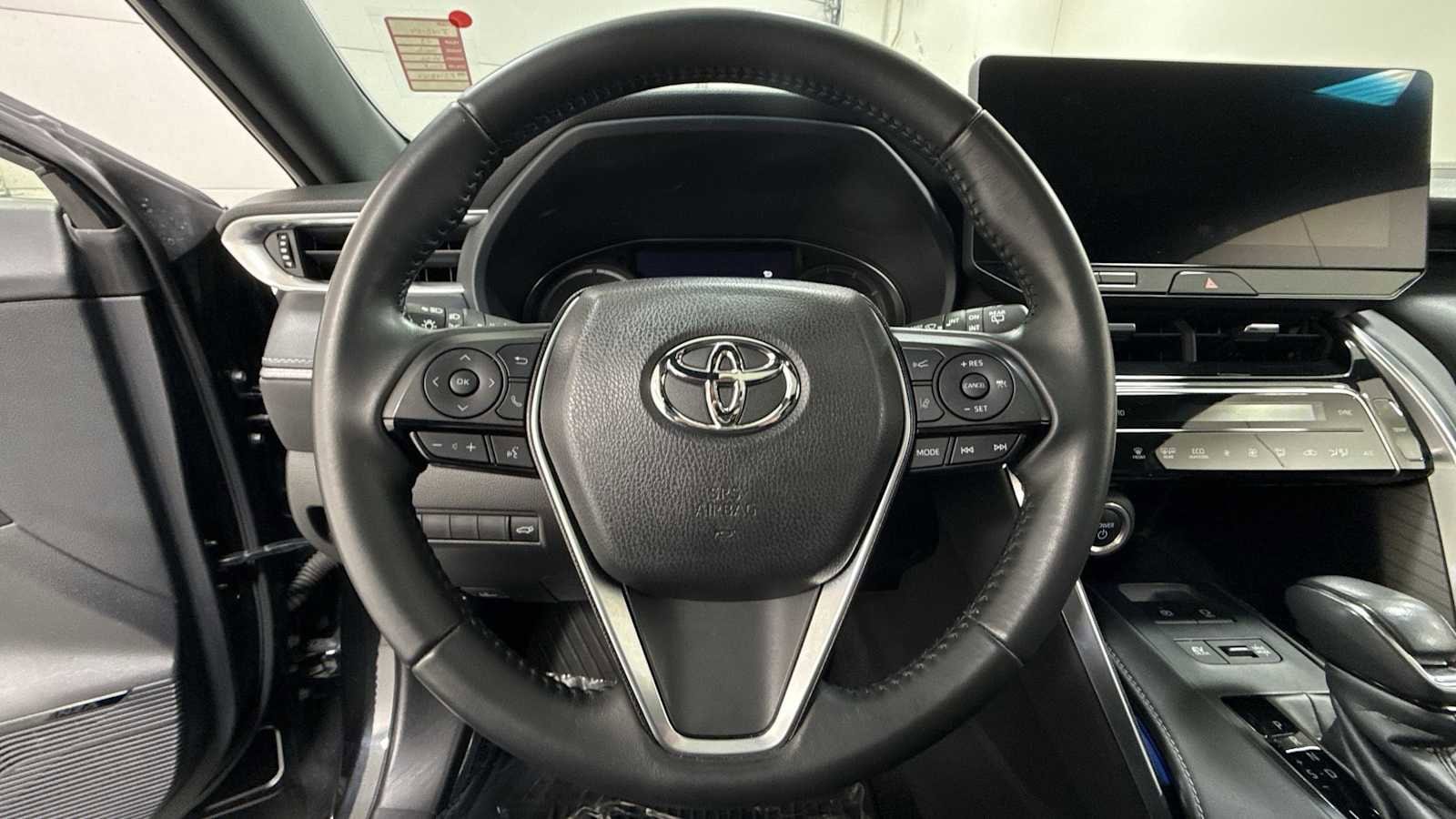 Thumbnail: 2023 Toyota Venza - 16