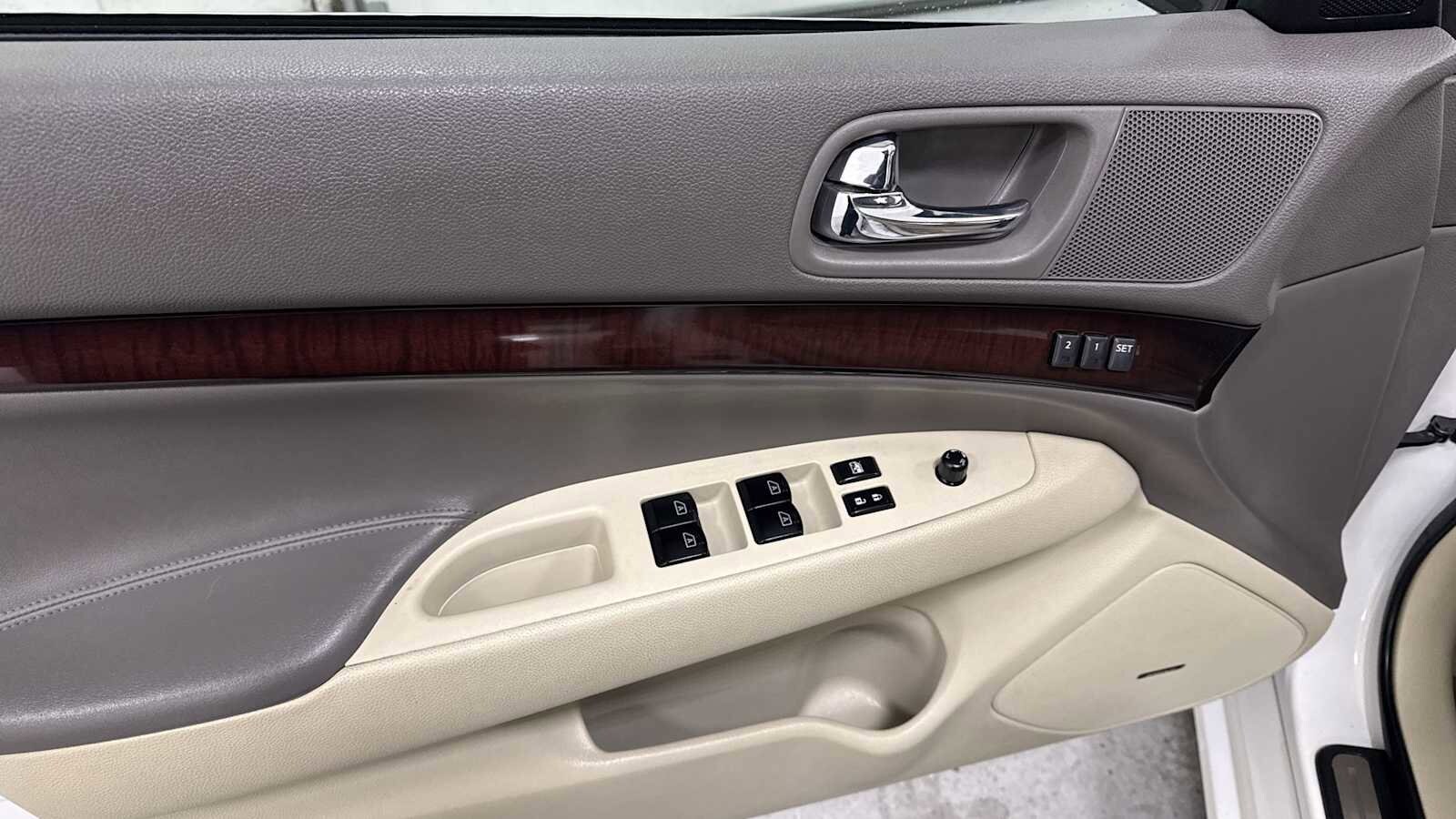 Thumbnail: 2010 INFINITI G37 - 15