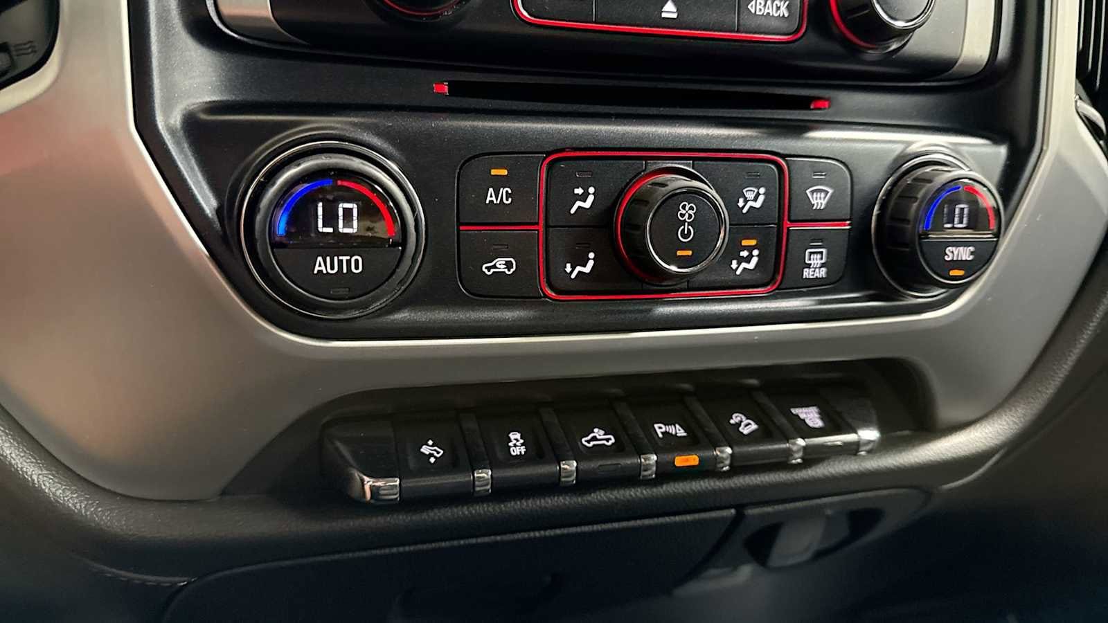 Thumbnail: 2016 GMC Sierra 2500 - 21