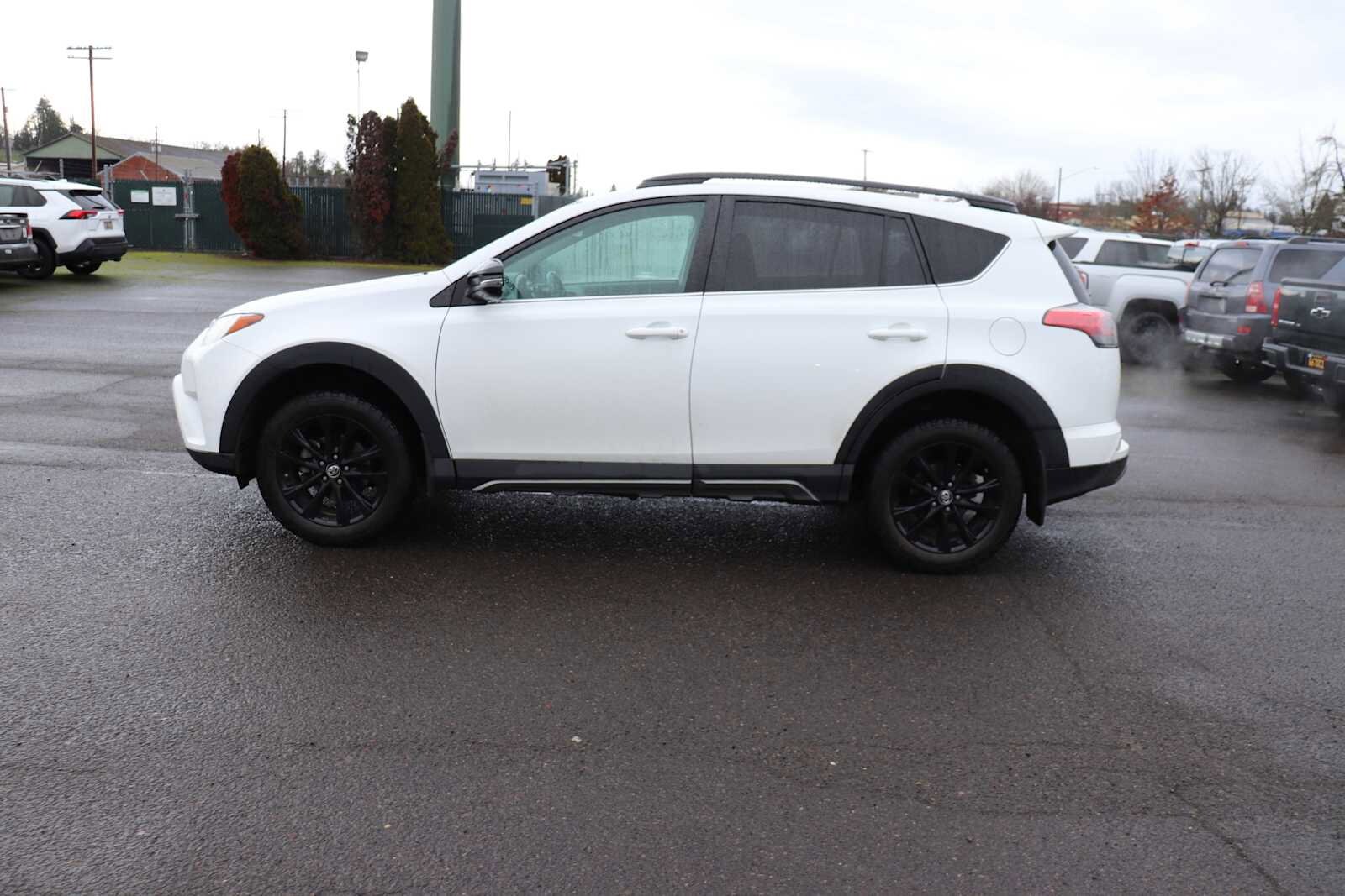 Thumbnail: 2018 Toyota RAV4 - 8