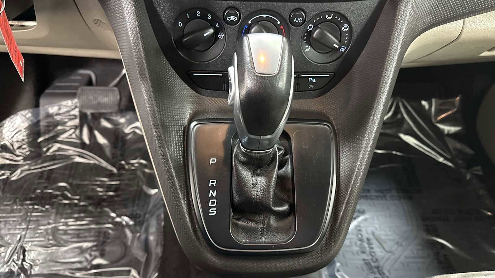 Thumbnail: 2015 Ford Transit Series - 21