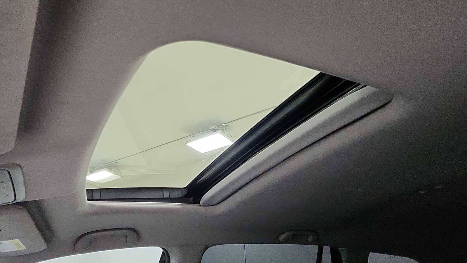 Thumbnail: 2017 Honda Pilot - 23