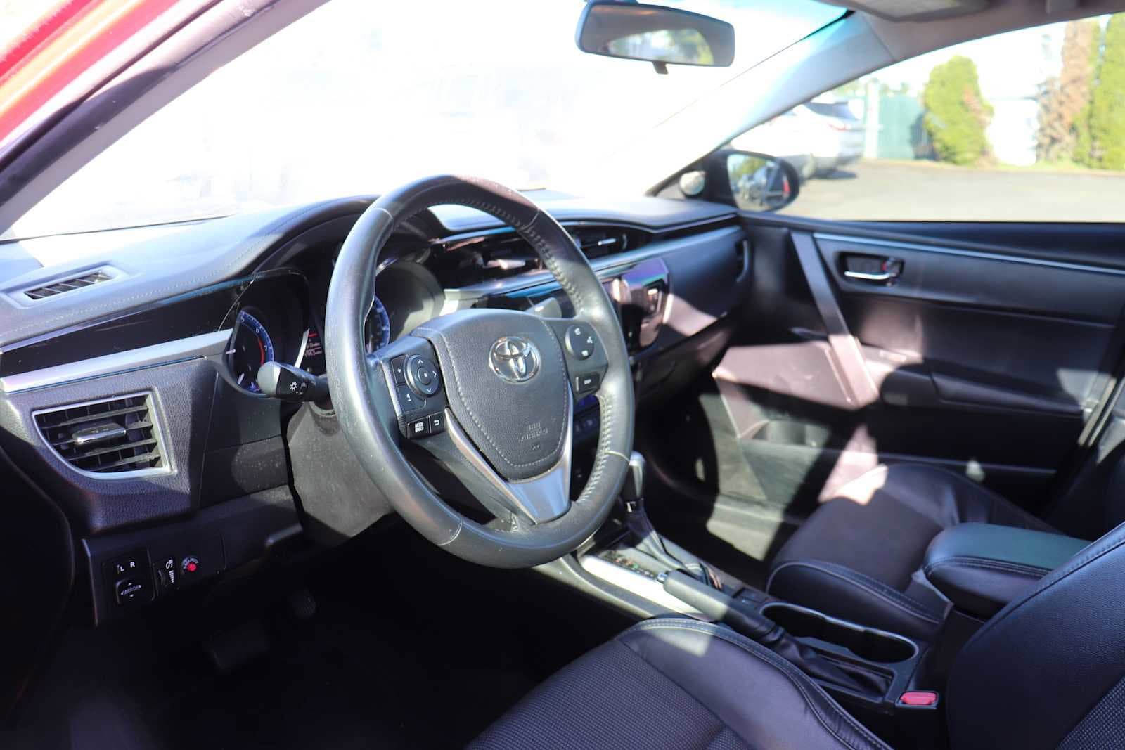 Thumbnail: 2015 Toyota Corolla - 10