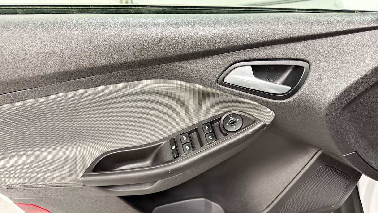 Thumbnail: 2014 Ford Focus - 15