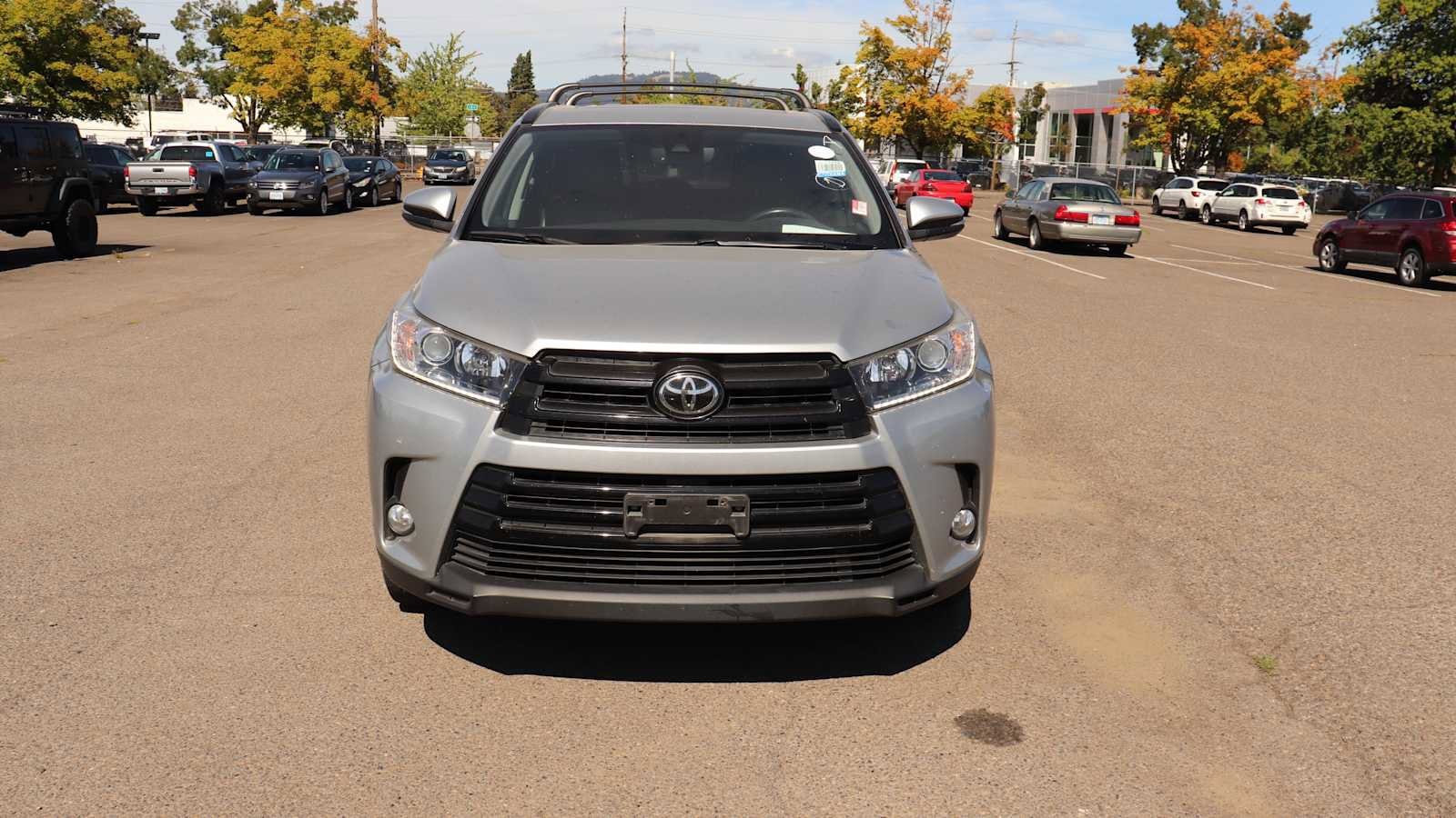 Used 2017 Toyota Highlander SE with VIN 5TDJZRFH1HS515450 for sale in Springfield, OR