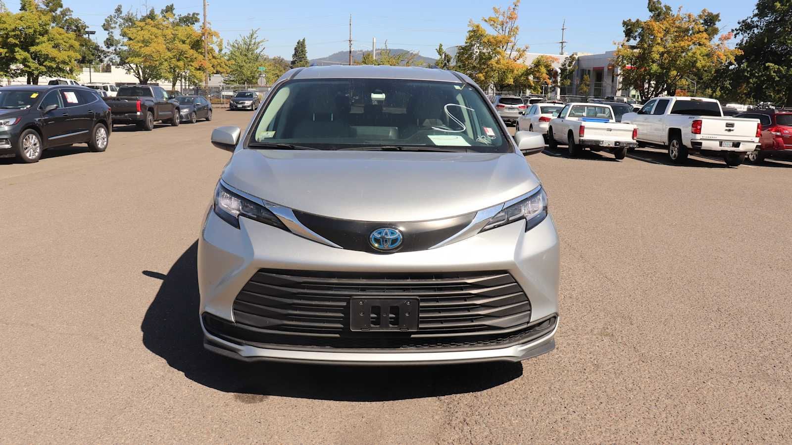 Used 2022 Toyota Sienna LE with VIN 5TDKSKFC1NS067775 for sale in Springfield, OR