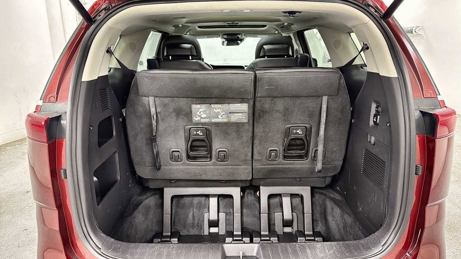 Thumbnail: 2022 Kia Carnival - 29