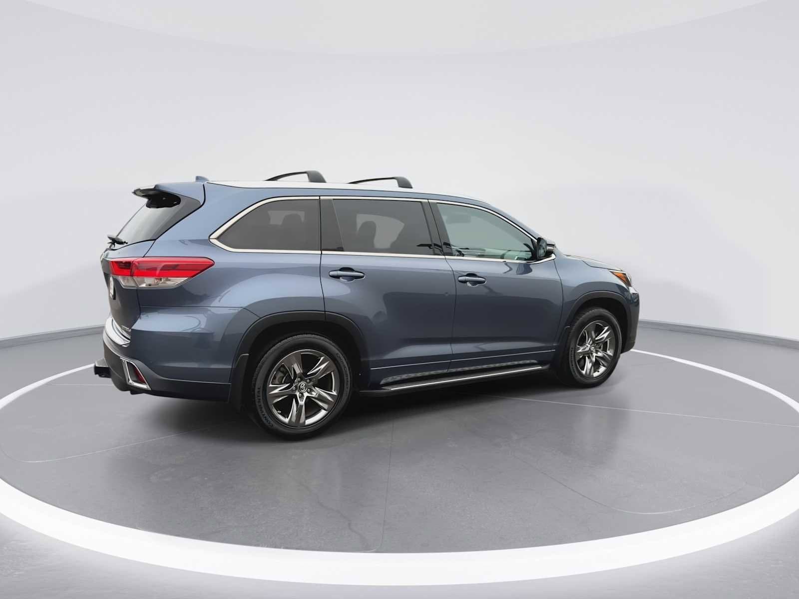 Thumbnail: 2017 Toyota Highlander - 8