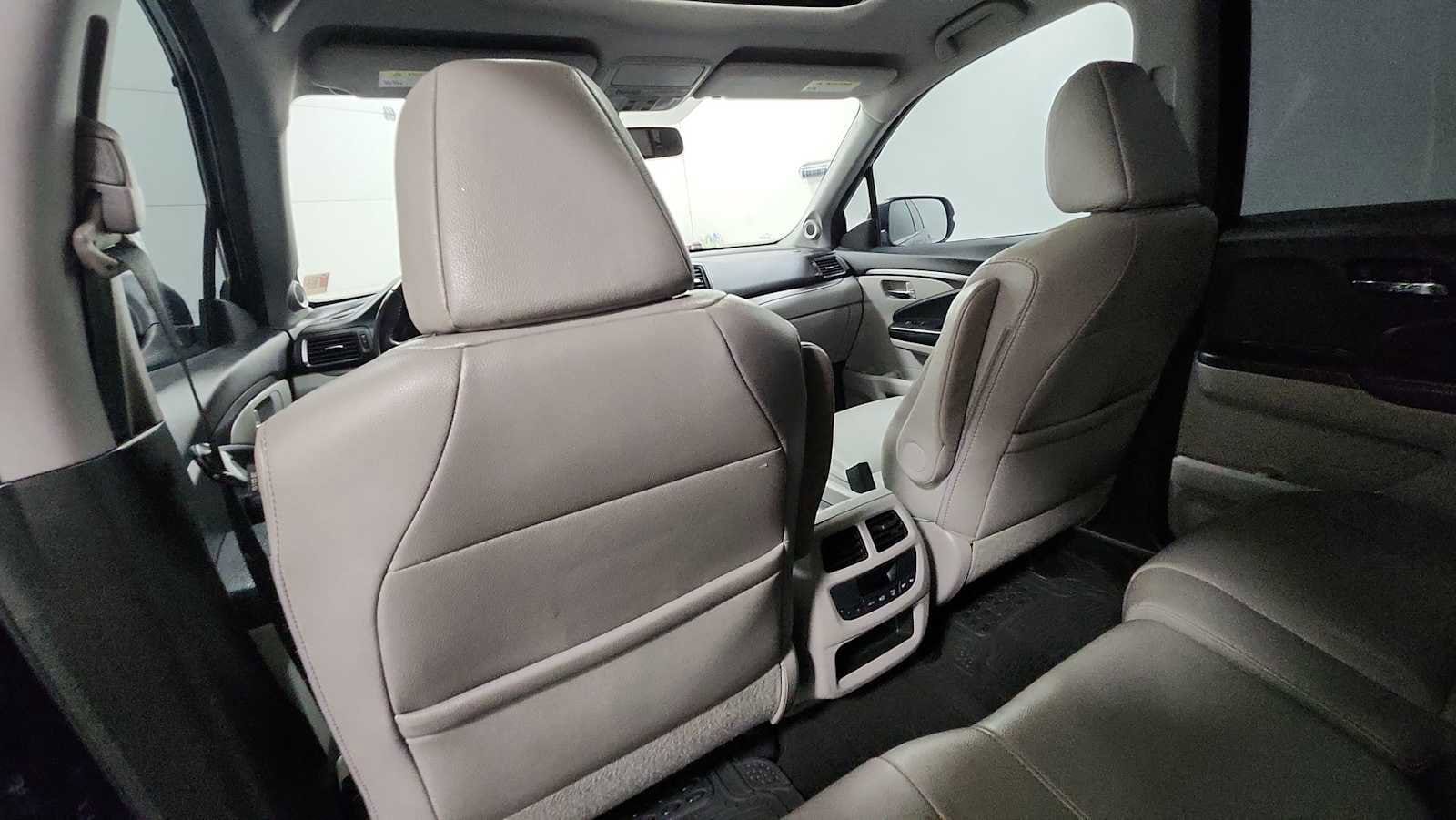 Thumbnail: 2017 Honda Pilot - 26