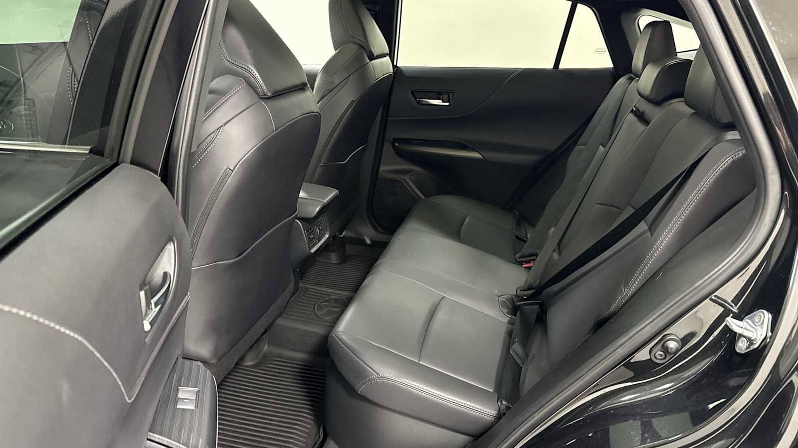 Thumbnail: 2023 Toyota Venza - 24