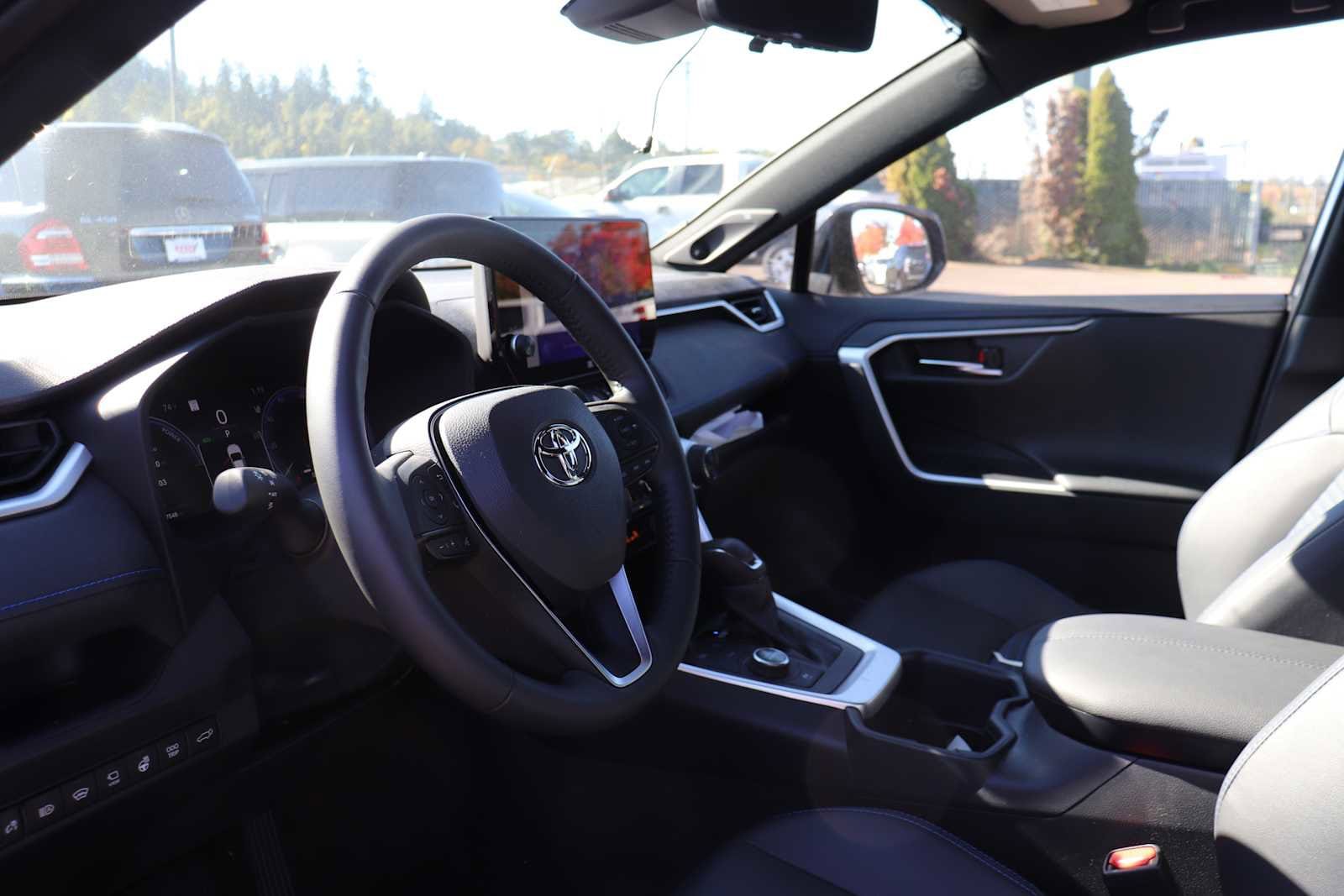 Thumbnail: 2024 Toyota RAV4 - 10