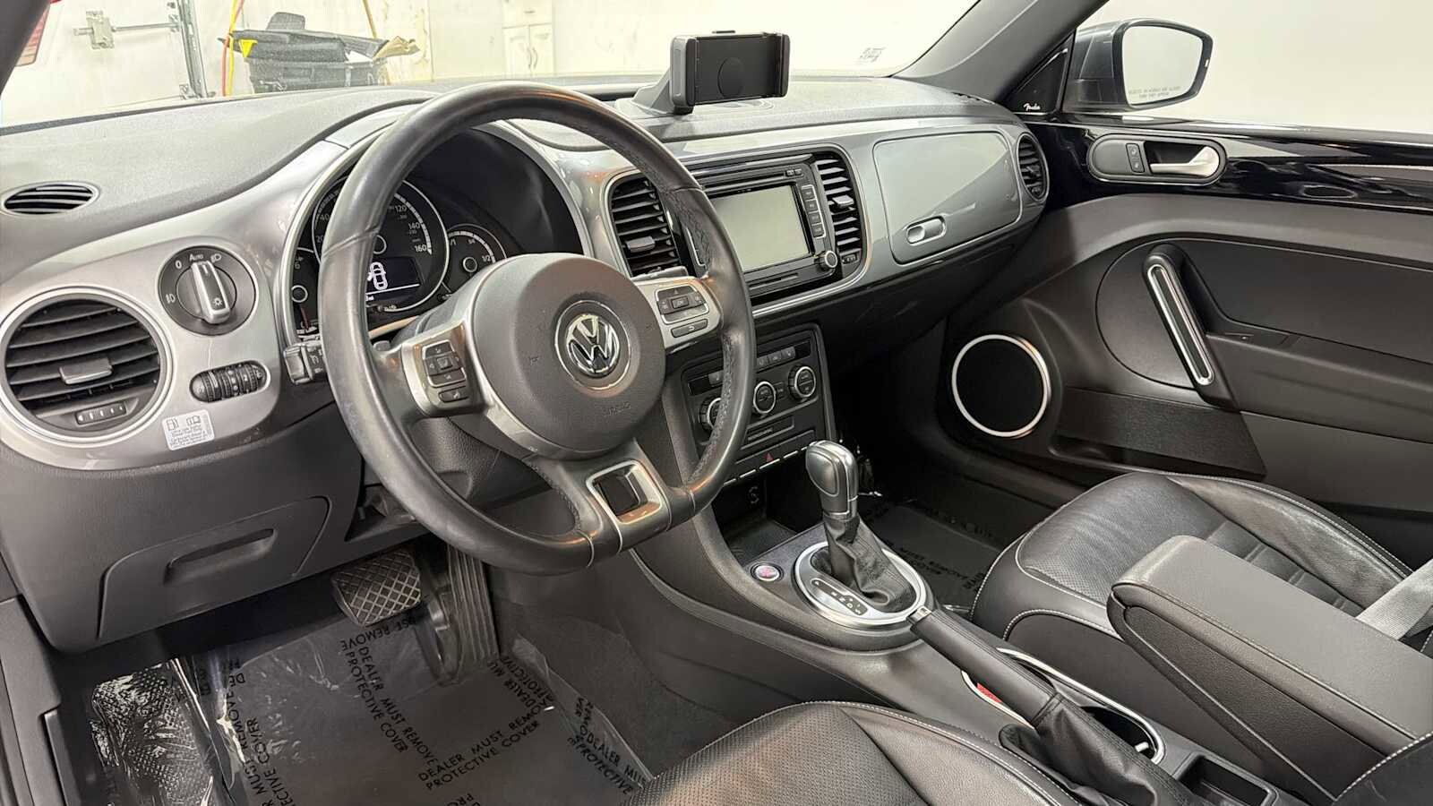 Thumbnail: 2014 Volkswagen Beetle - 14