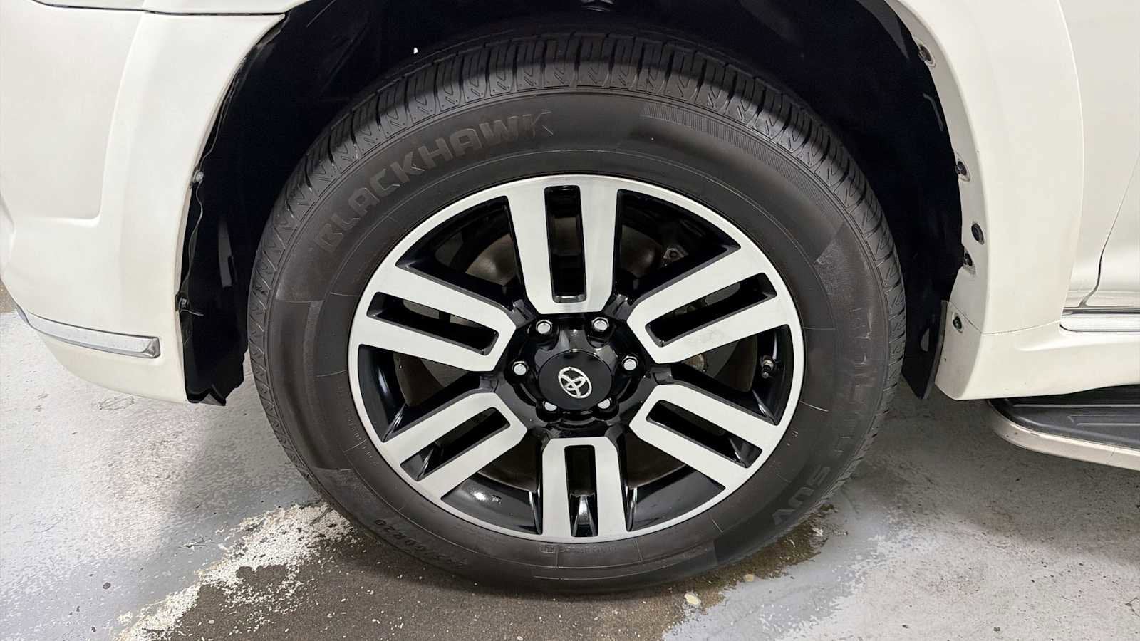 Thumbnail: 2015 Toyota 4Runner - 10