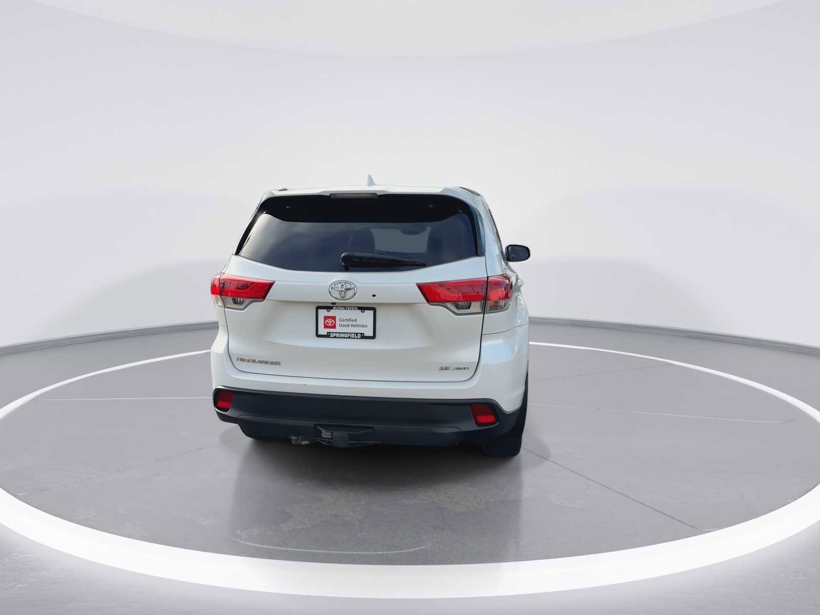 Thumbnail: 2017 Toyota Highlander - 7