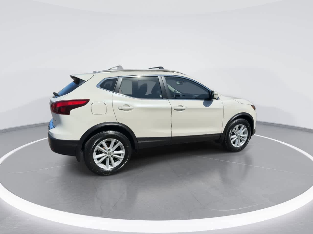 Thumbnail: 2017 Nissan Rogue Sport - 8