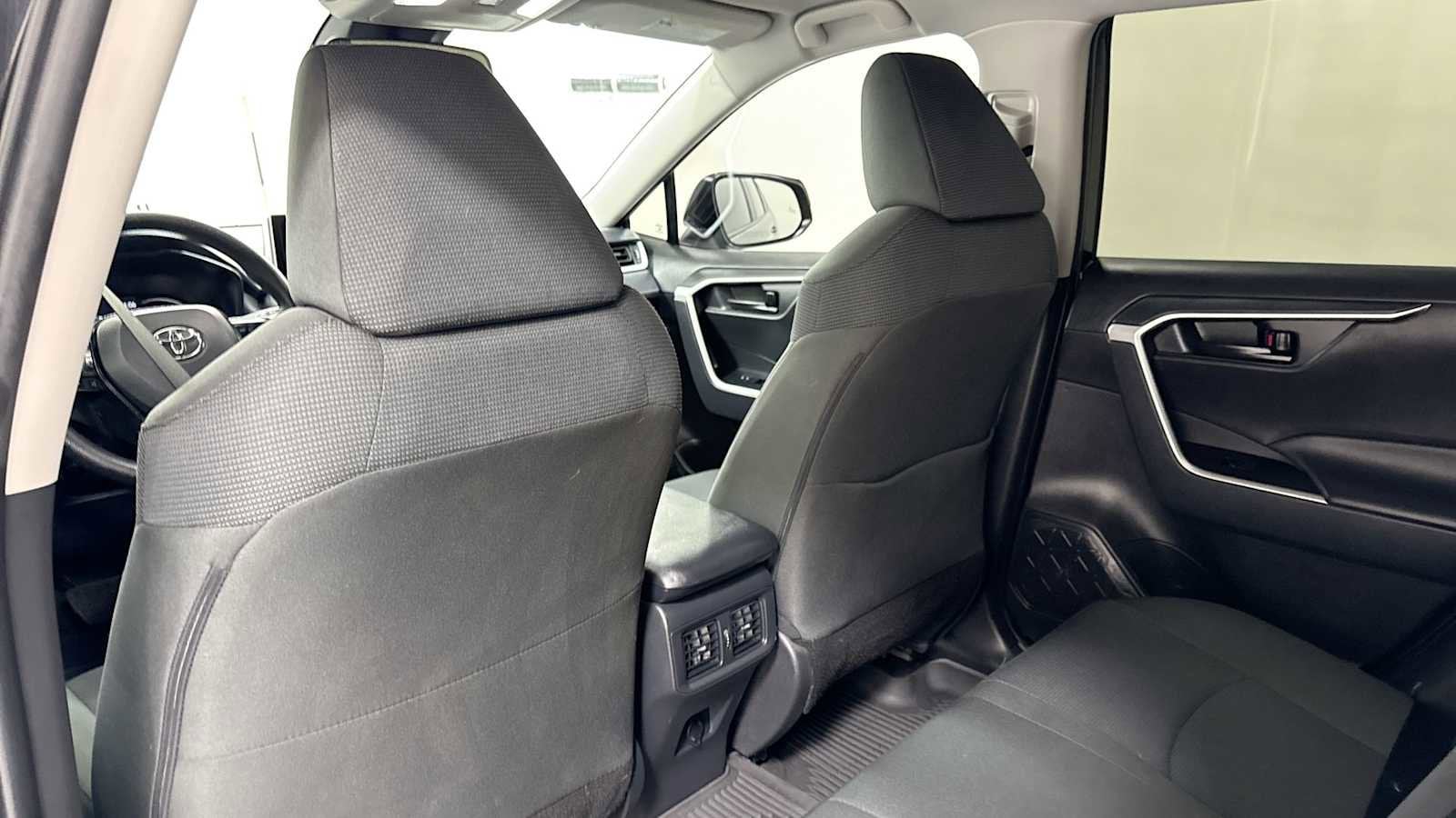 Thumbnail: 2025 Toyota RAV4 - 25