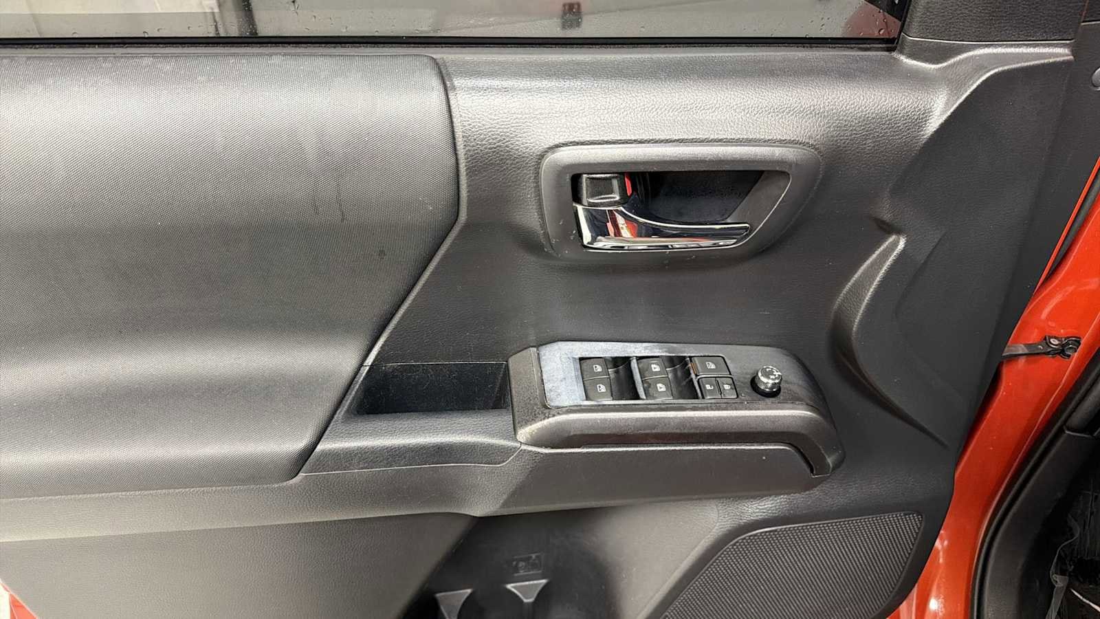 Thumbnail: 2018 Toyota Tacoma - 15