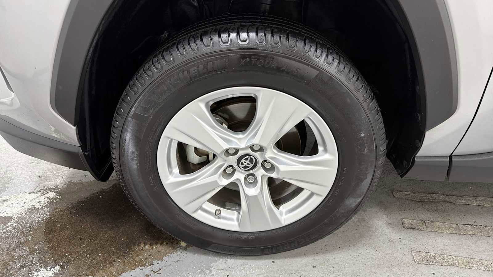 Thumbnail: 2019 Toyota RAV4 - 10