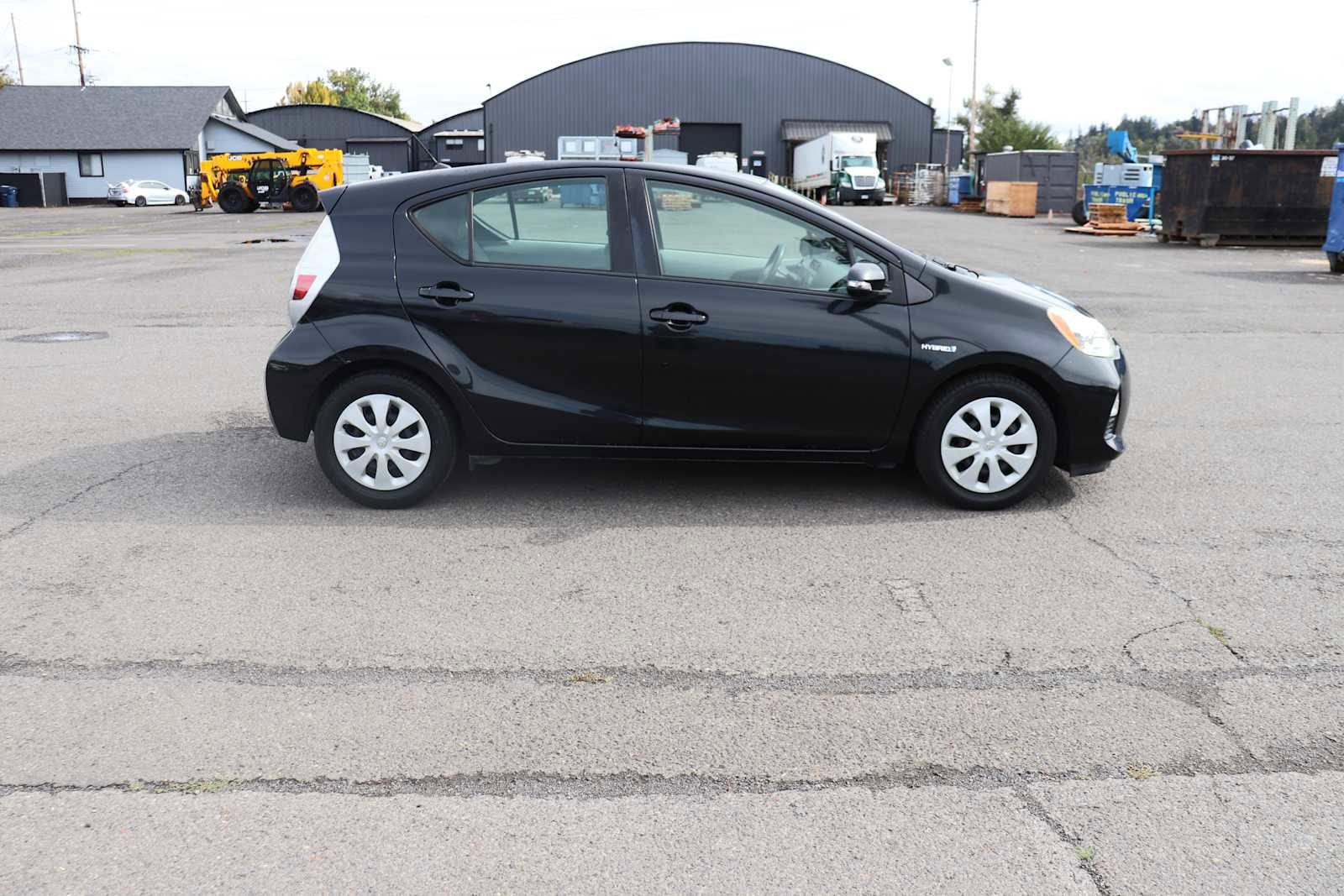 Thumbnail: 2014 Toyota Prius c - 4