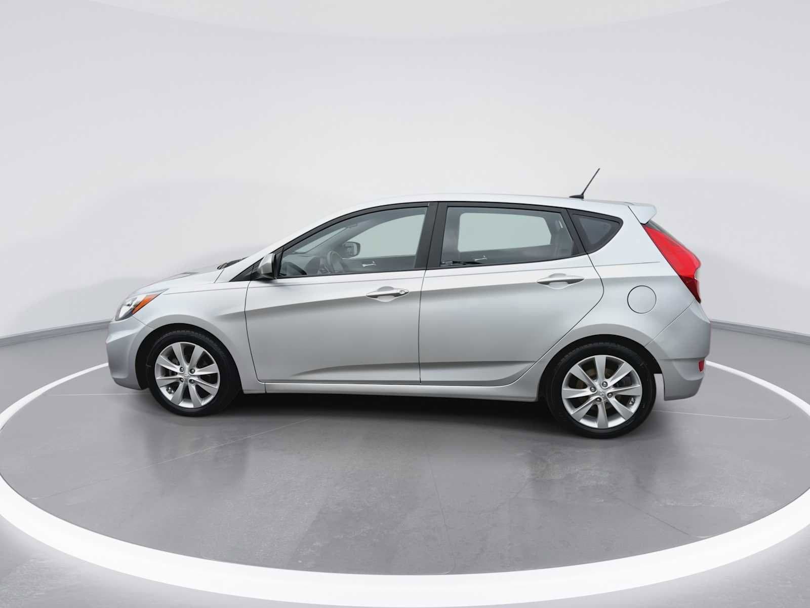 Thumbnail: 2012 Hyundai Accent - 5