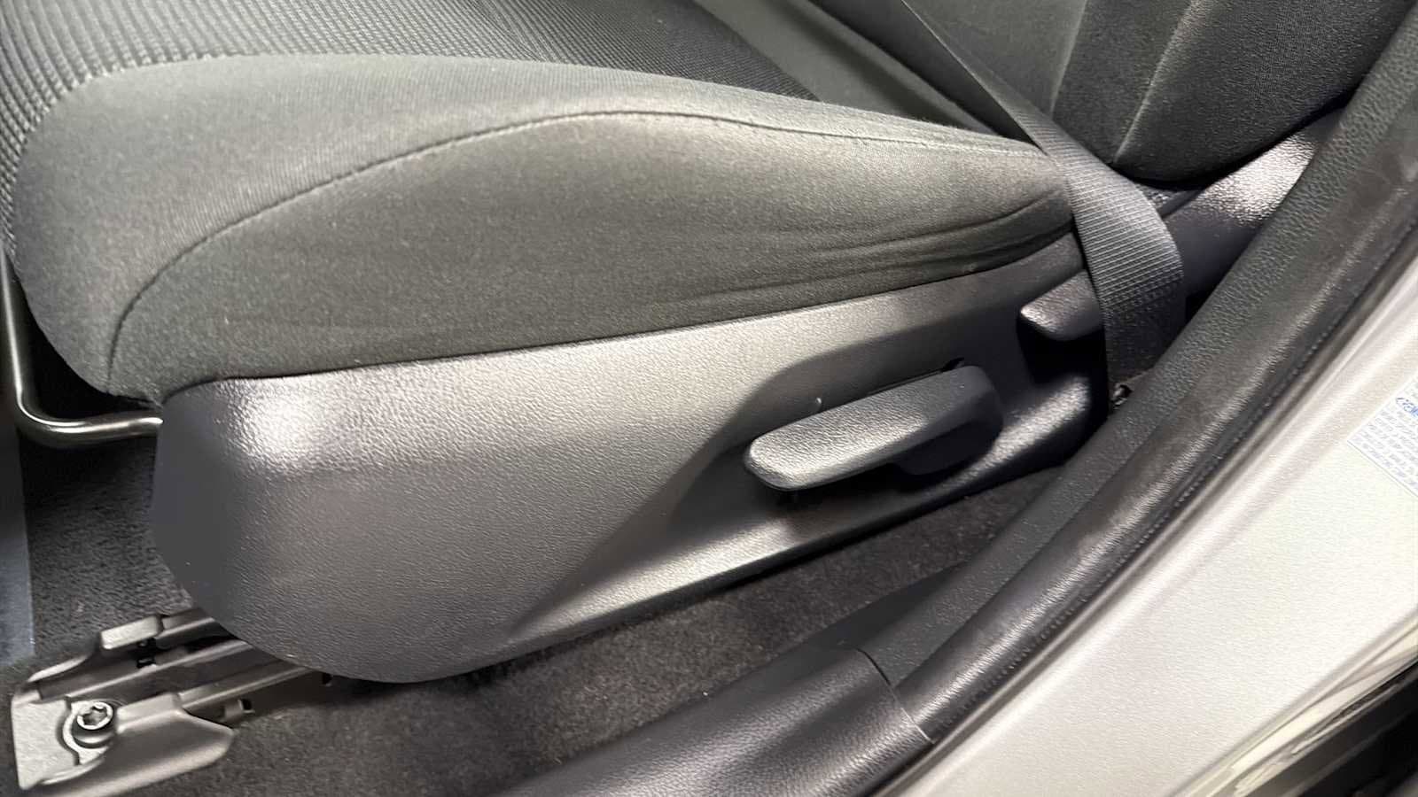 Thumbnail: 2019 Toyota RAV4 - 14