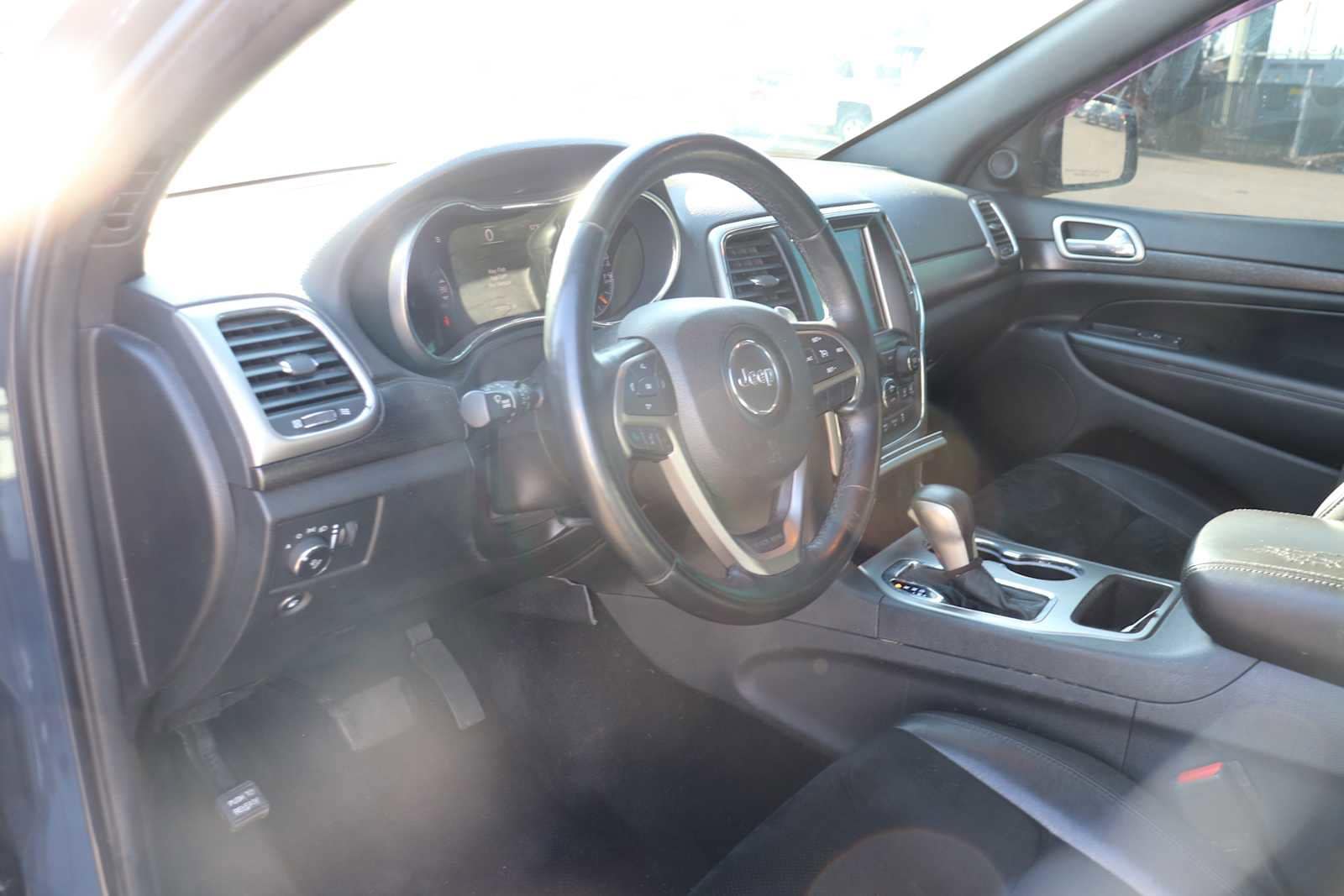 Thumbnail: 2017 Jeep Grand Cherokee - 10