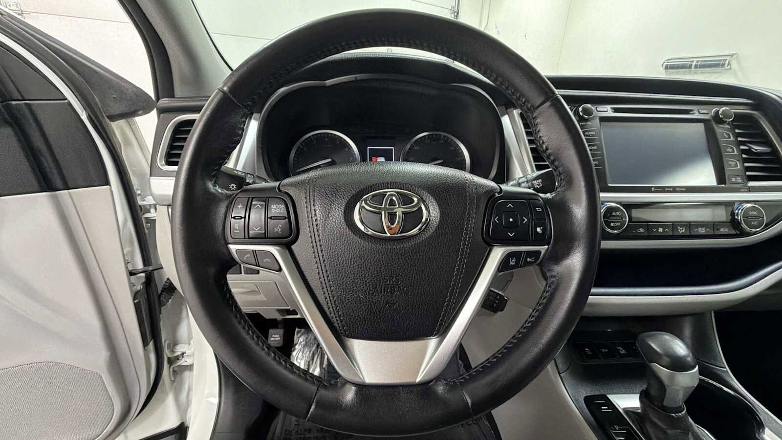 Thumbnail: 2017 Toyota Highlander - 16