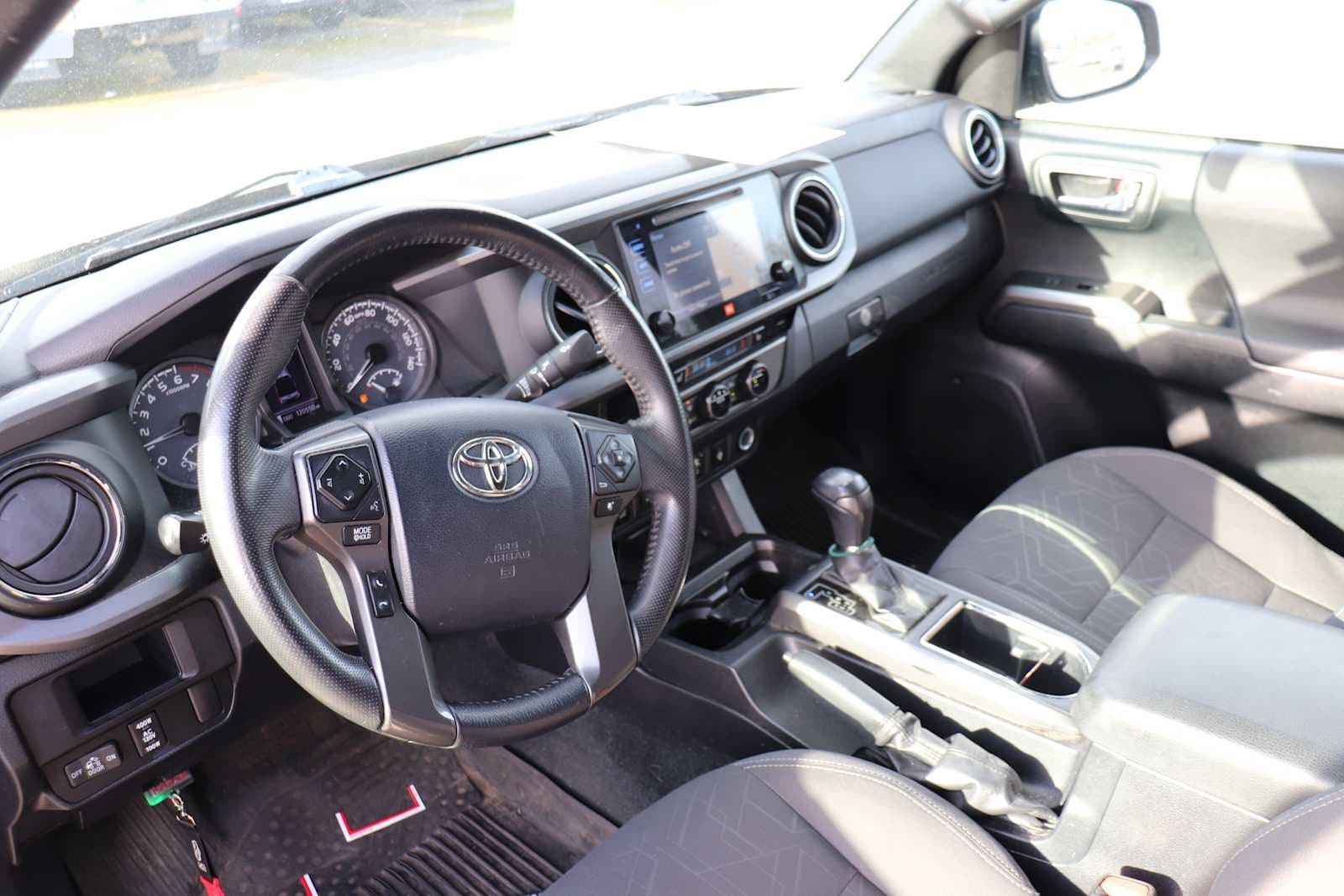 Thumbnail: 2016 Toyota Tacoma - 10