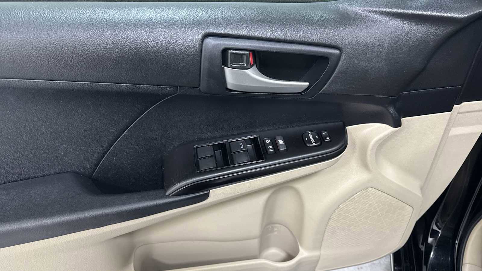 Thumbnail: 2012 Toyota Camry - 15