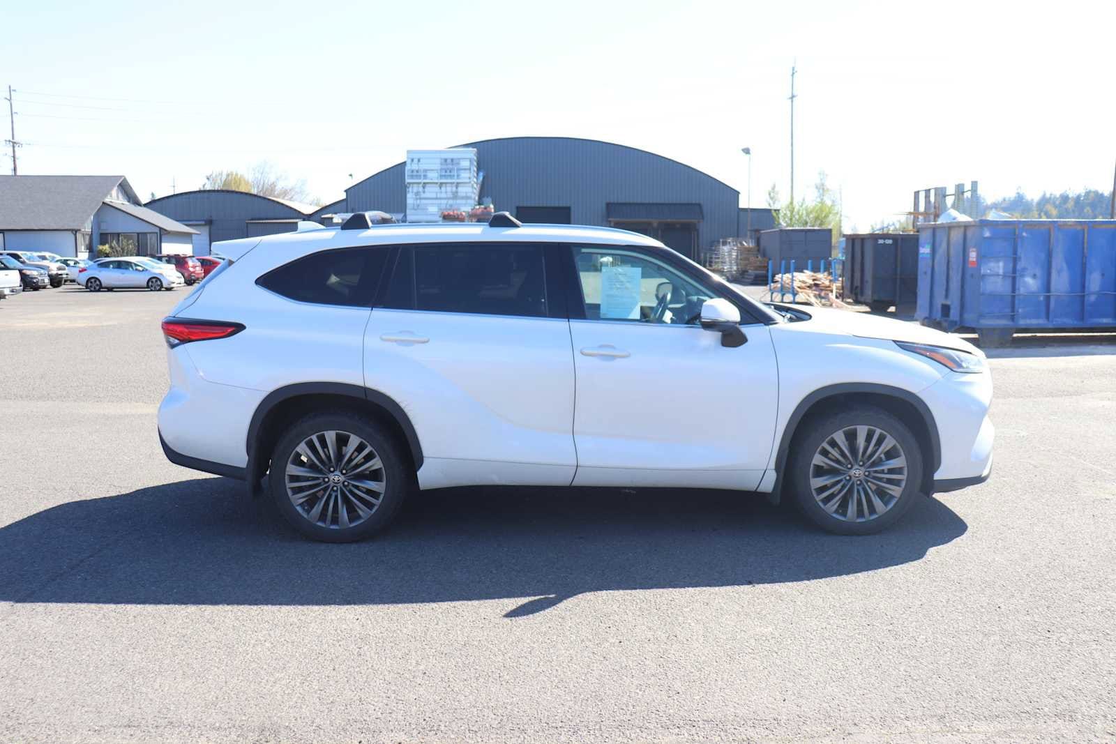 Thumbnail: 2020 Toyota Highlander - 4