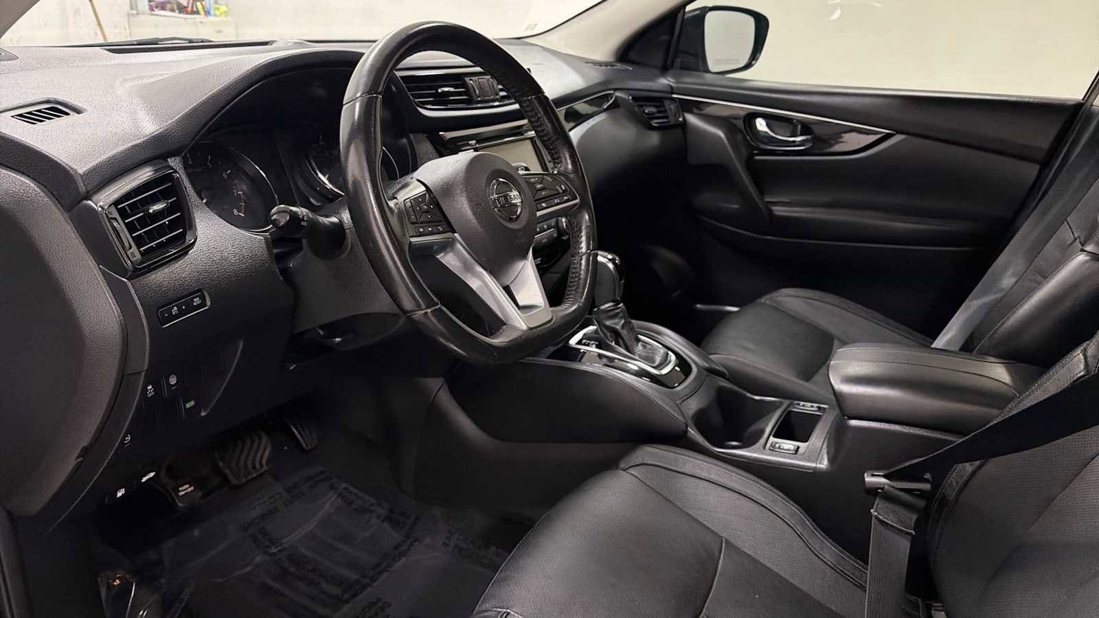 Thumbnail: 2018 Nissan Rogue Sport - 12