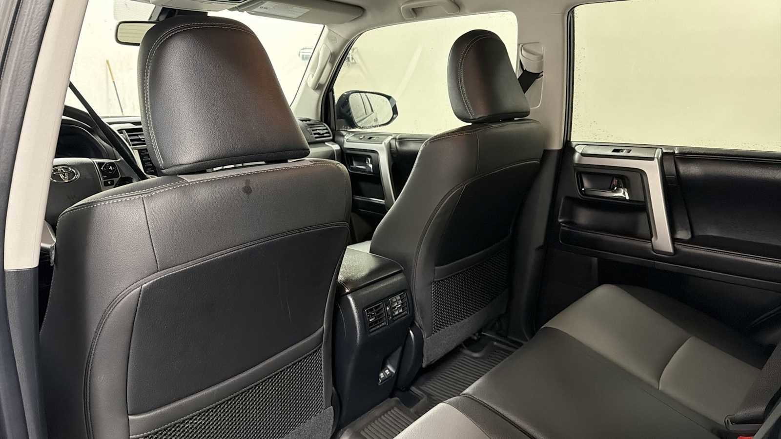 Thumbnail: 2020 Toyota 4Runner - 25