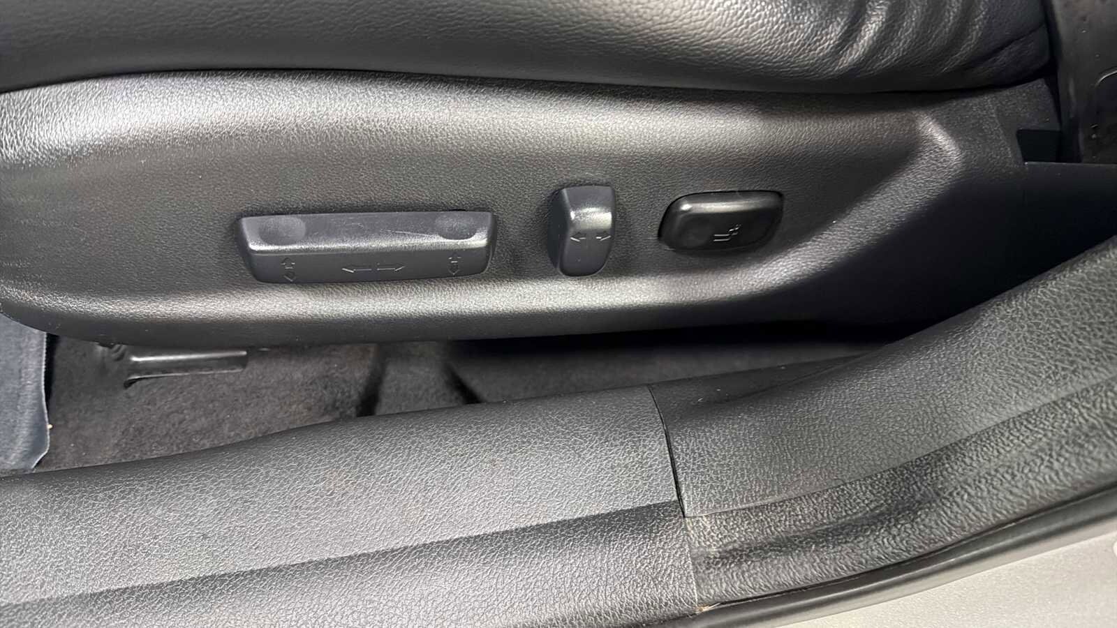 Thumbnail: 2011 Honda Accord Crosstour - 14