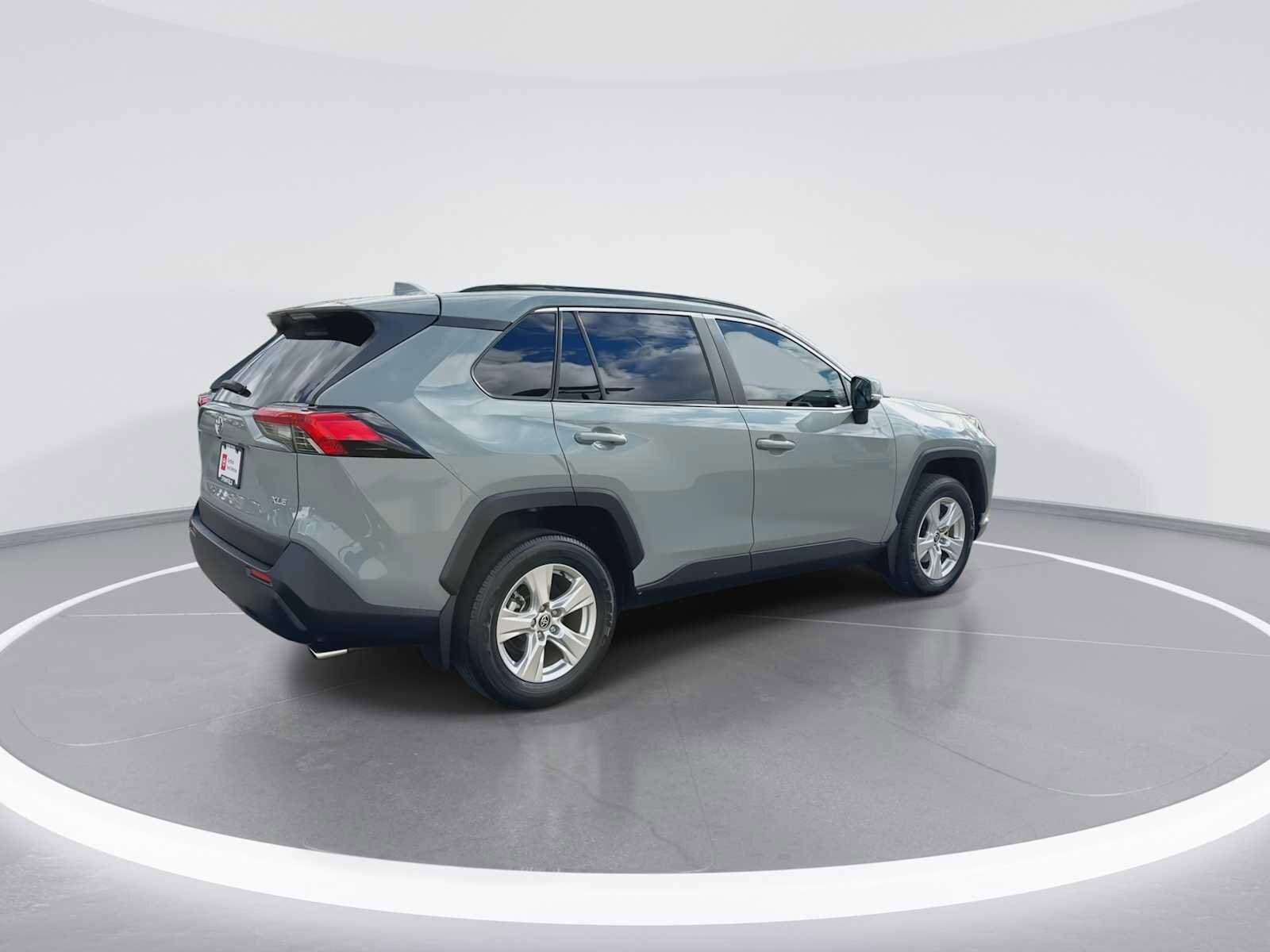 Thumbnail: 2021 Toyota RAV4 - 8