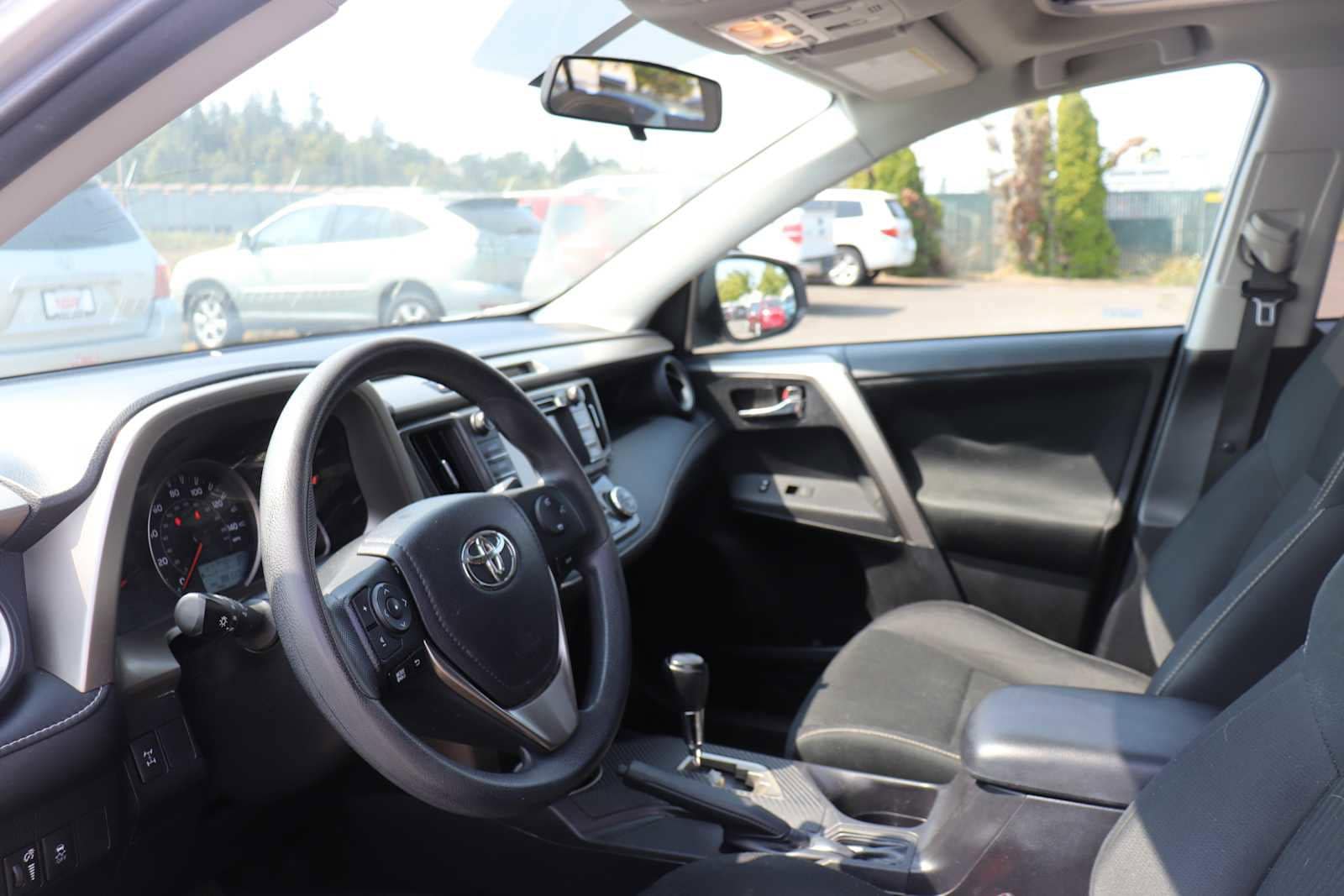 Thumbnail: 2015 Toyota RAV4 - 10