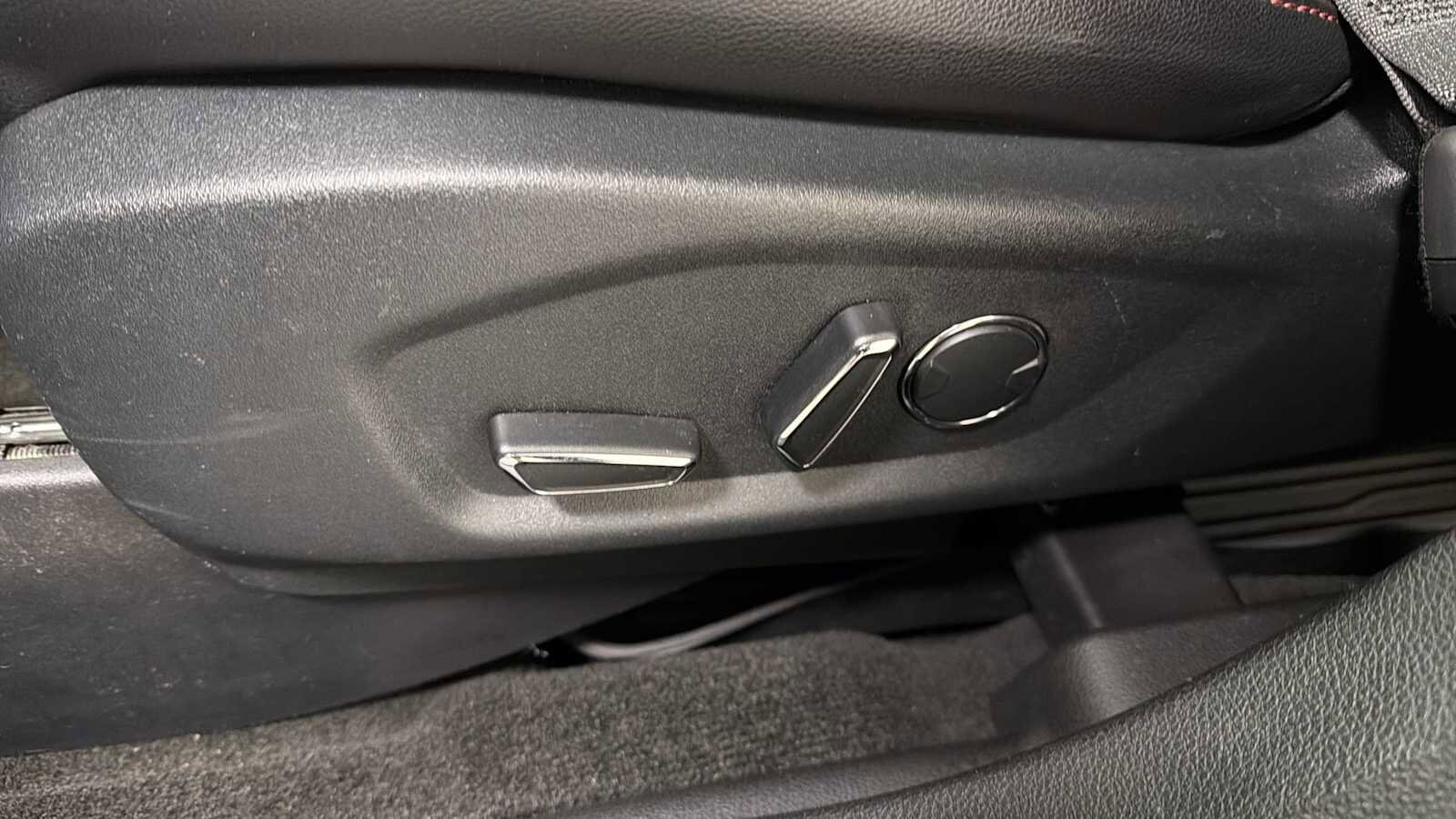 Thumbnail: 2018 Ford Explorer - 14