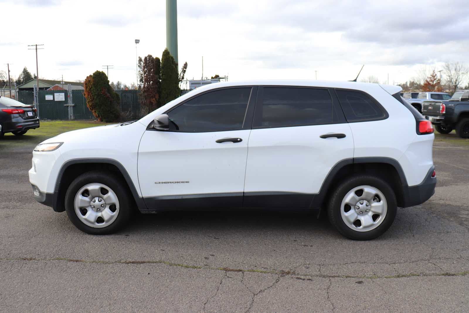 Thumbnail: 2017 Jeep Cherokee - 8