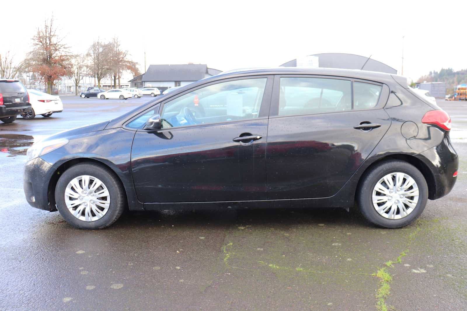 Thumbnail: 2017 Kia Forte - 8