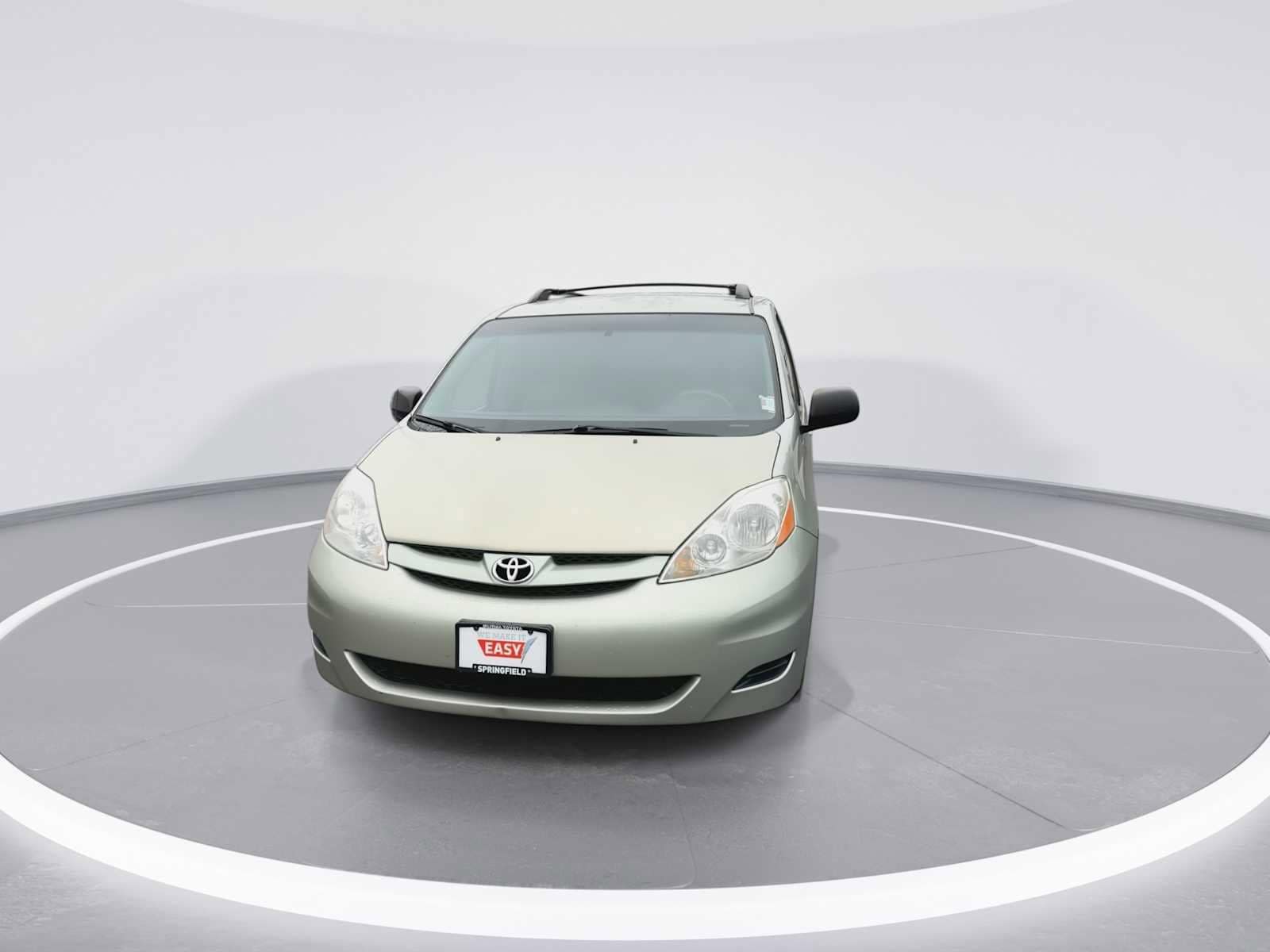 Thumbnail: 2010 Toyota Sienna - 3