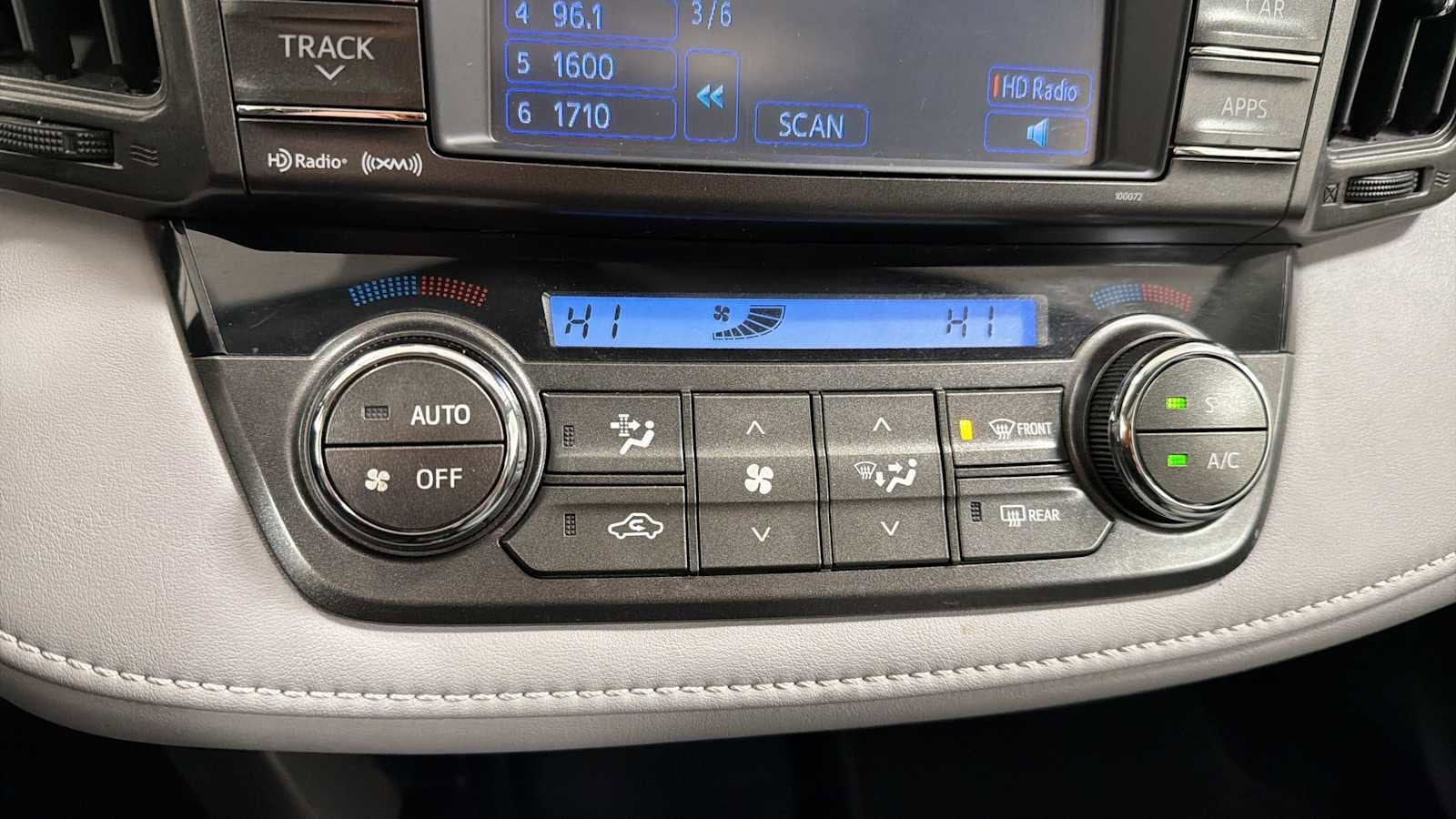 Thumbnail: 2013 Toyota RAV4 - 20