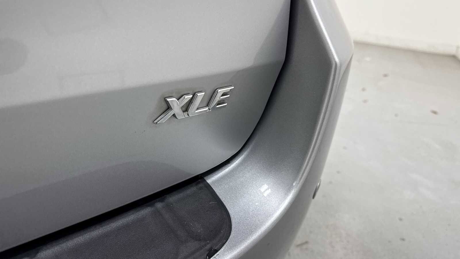 Thumbnail: 2017 Toyota Sienna - 30