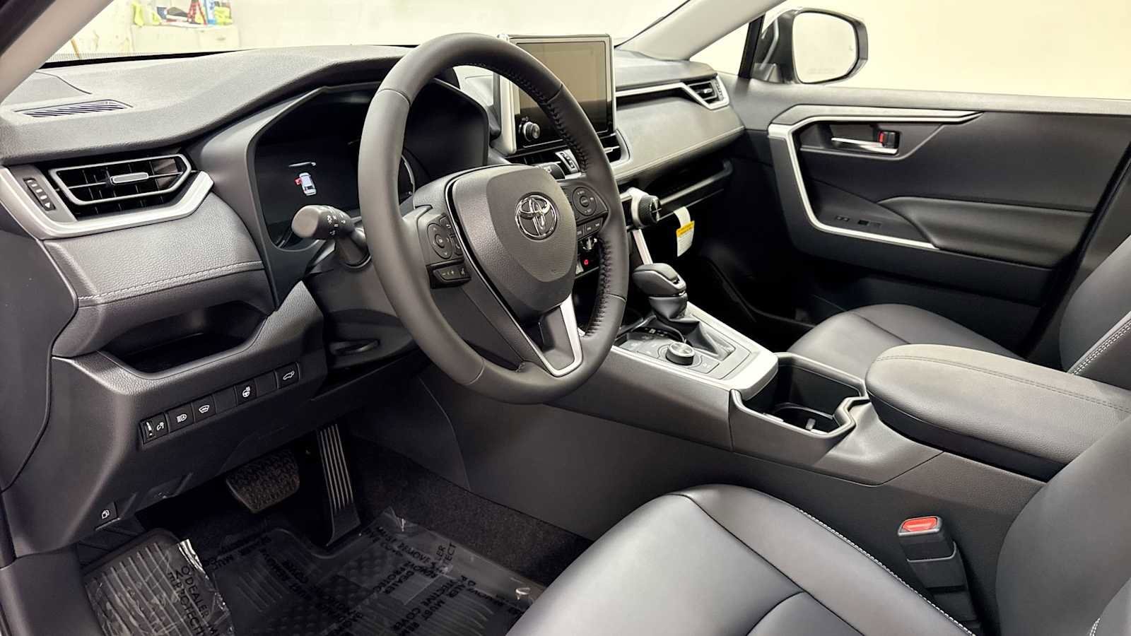 Thumbnail: 2025 Toyota RAV4 - 12