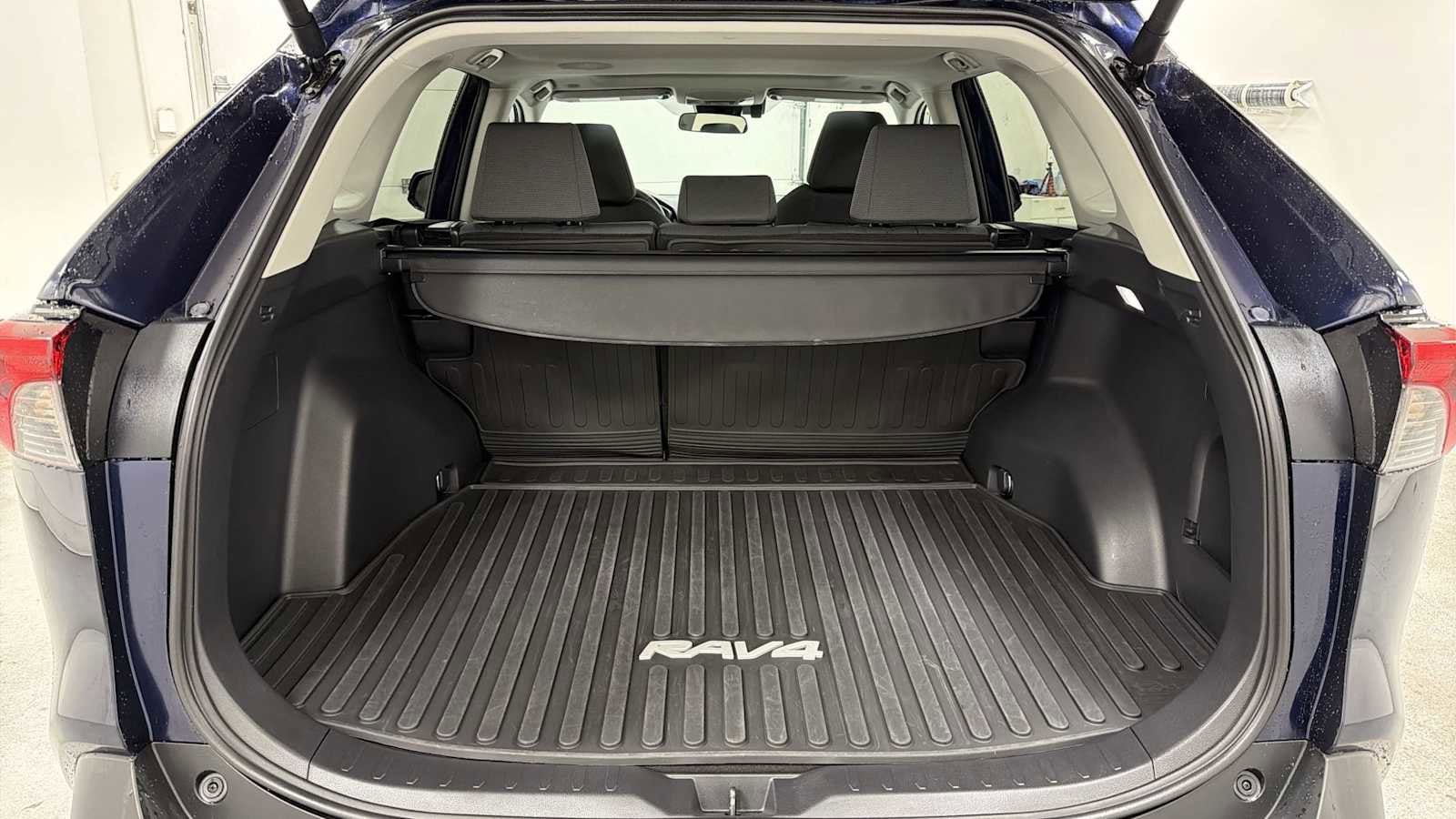 Thumbnail: 2025 Toyota RAV4 - 28