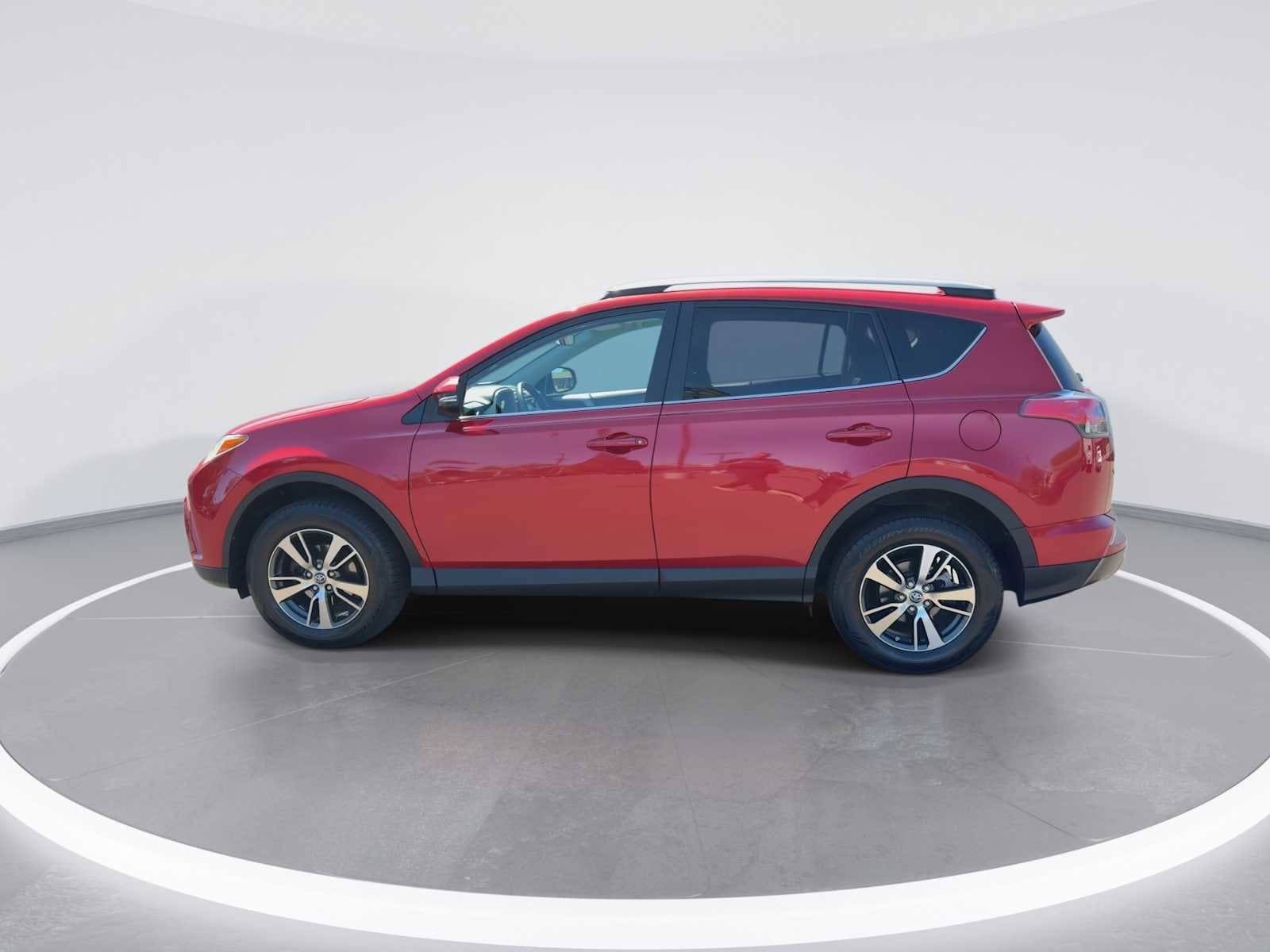 Thumbnail: 2017 Toyota RAV4 - 5