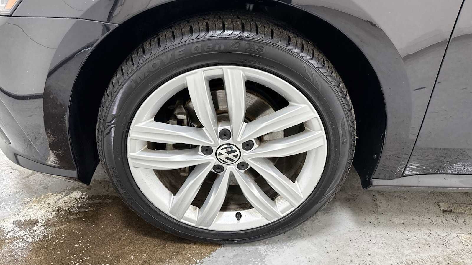 Thumbnail: 2019 Volkswagen Passat - 10