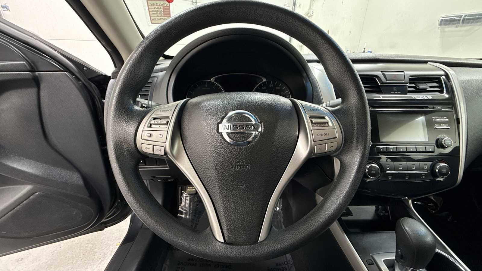 Thumbnail: 2015 Nissan Altima - 16