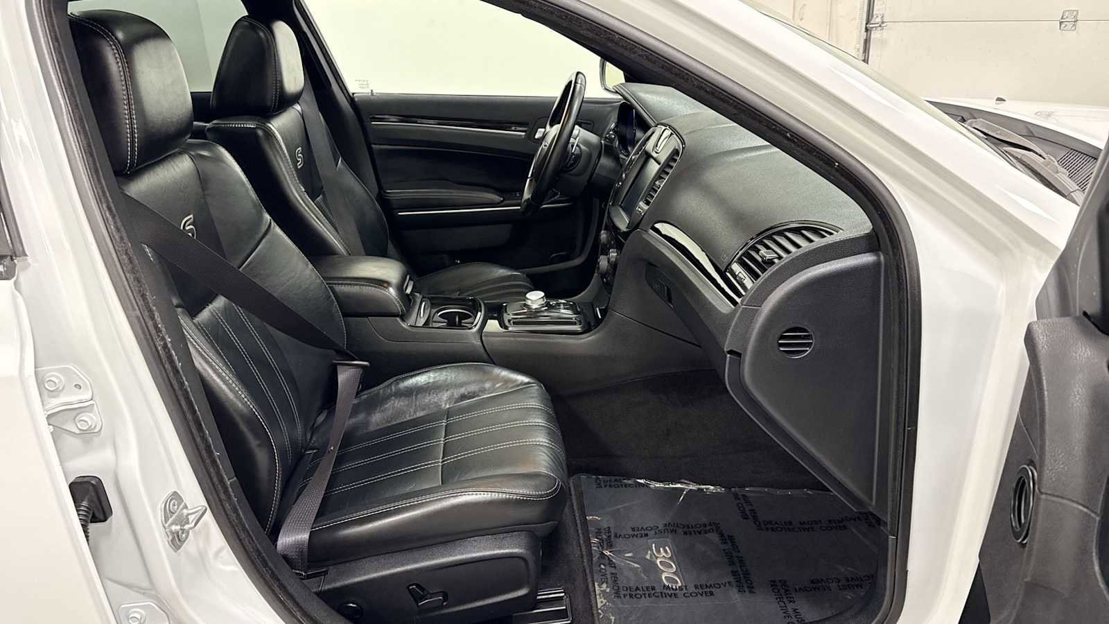 Thumbnail: 2017 Chrysler 300 - 30