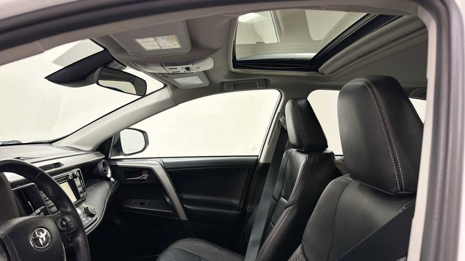 Thumbnail: 2017 Toyota RAV4 - 23