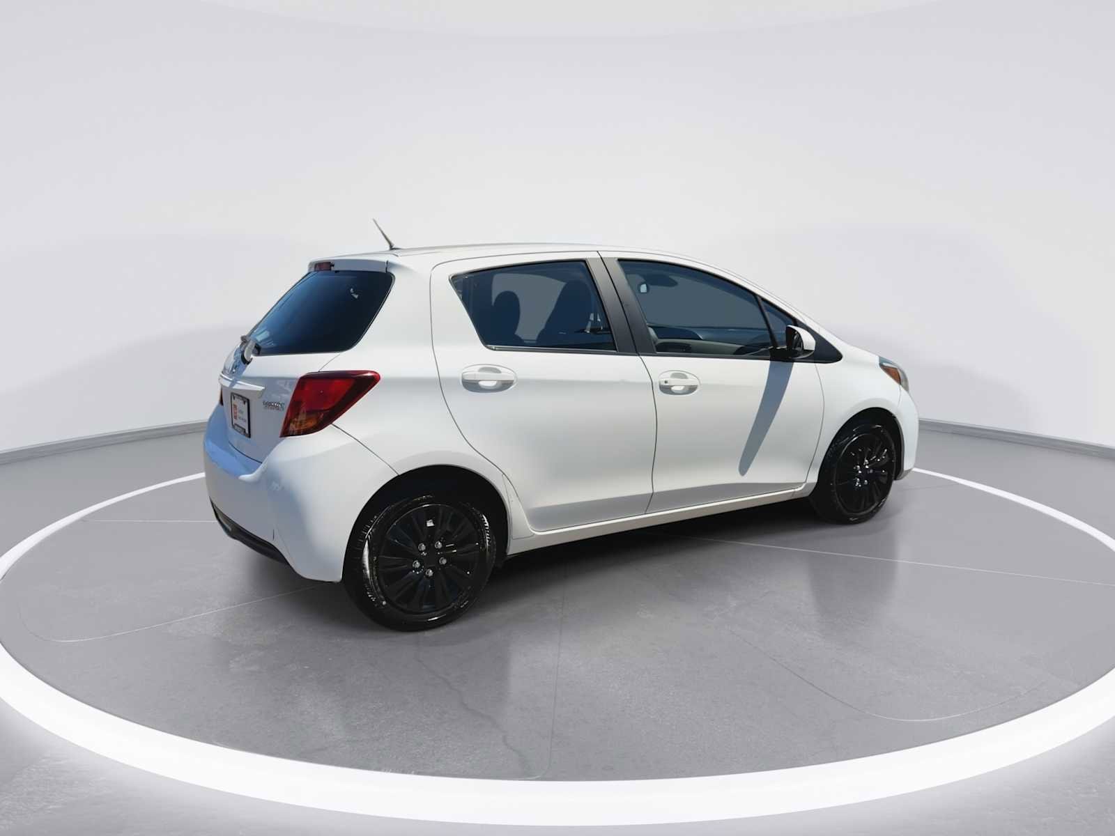 Thumbnail: 2017 Toyota Yaris - 8