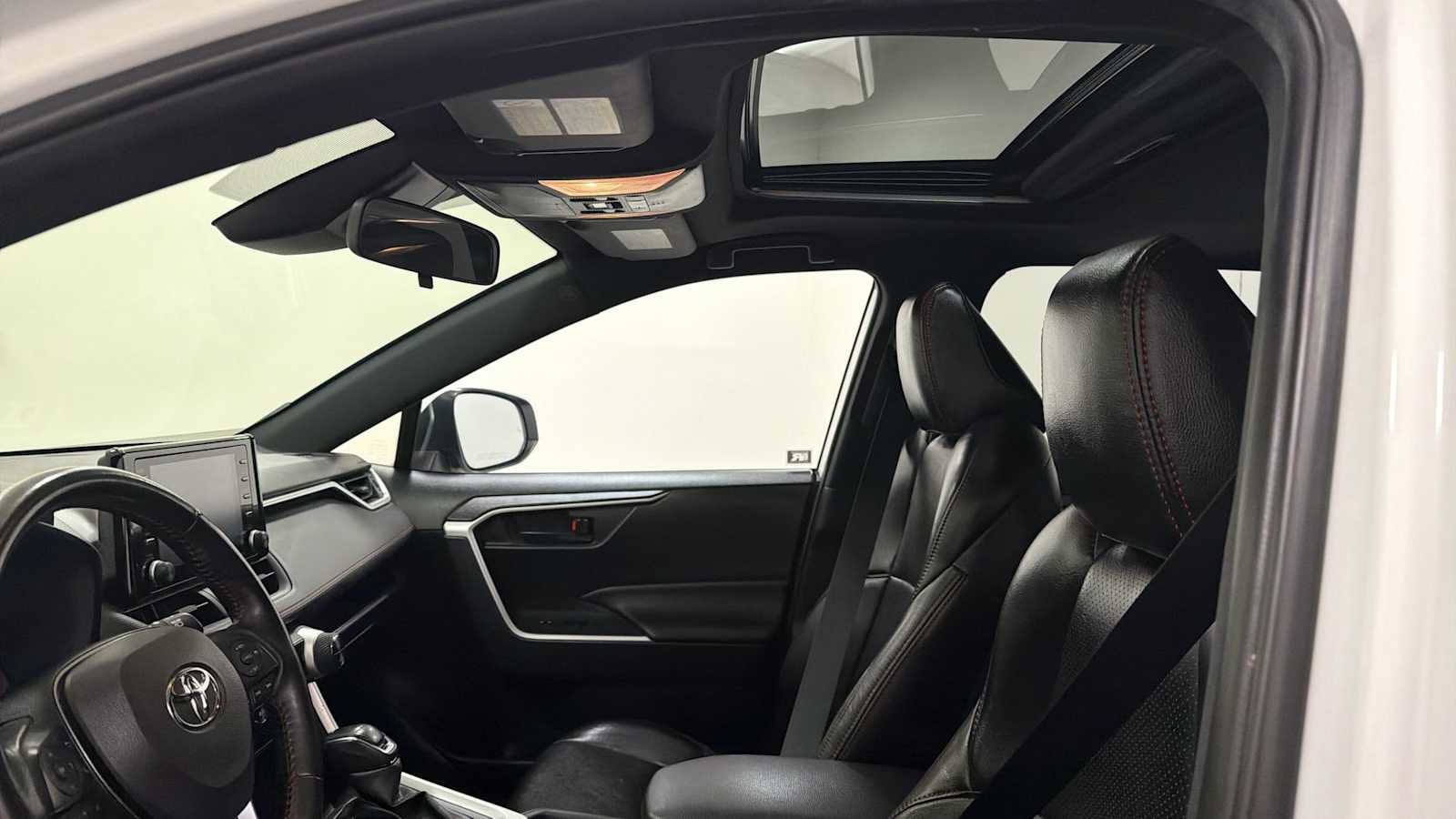 Thumbnail: 2021 Toyota RAV4 - 23